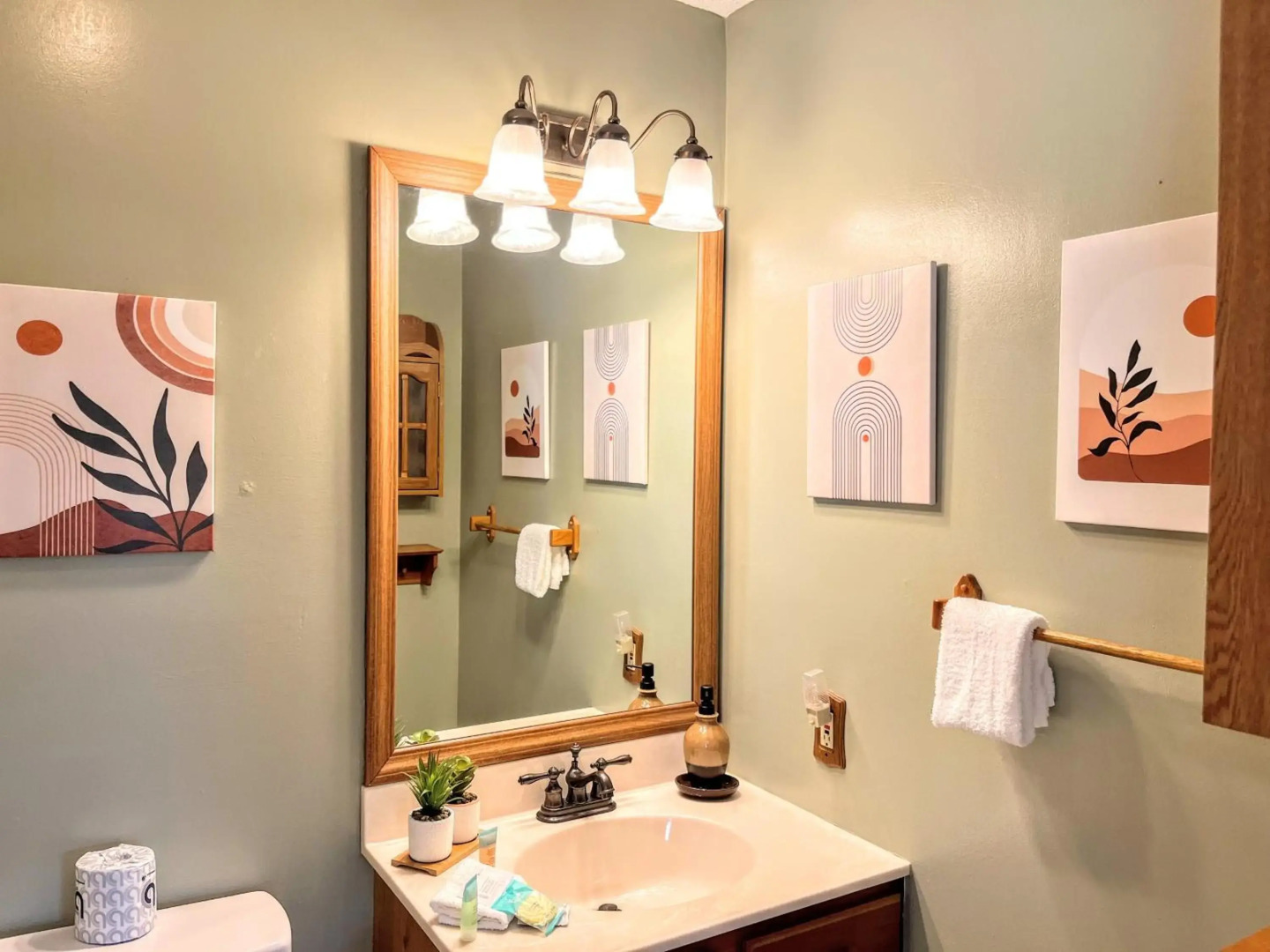 Ole Smoky BnB - Game Room, Hot Tub, Mtn Views!