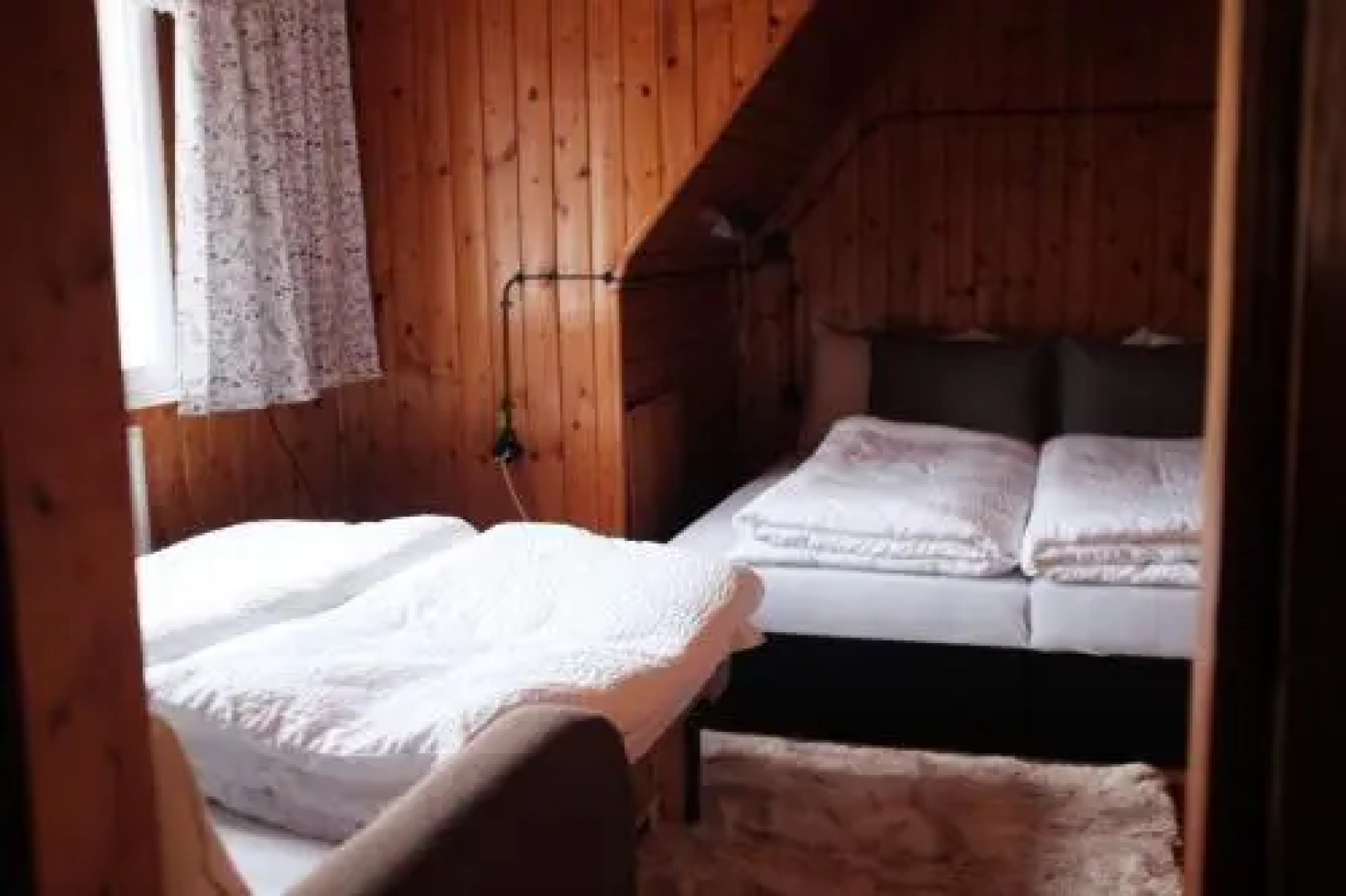 Chaloupka na stráni