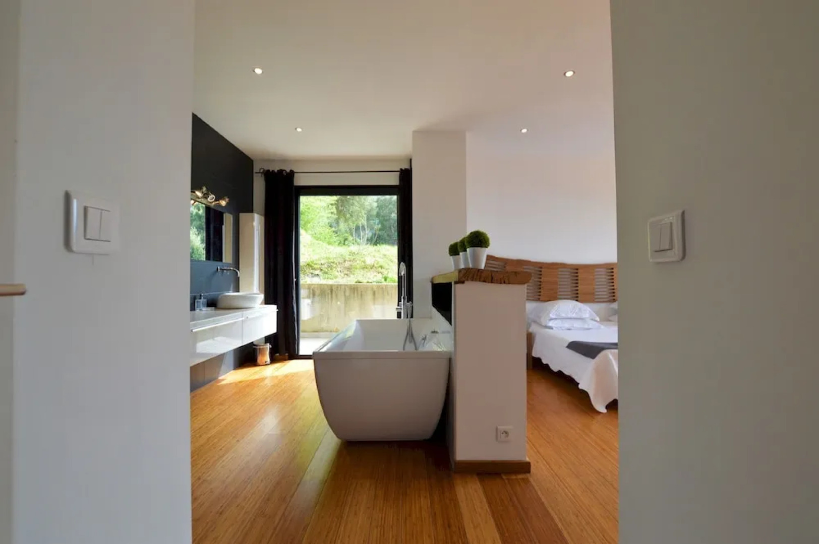 Villa piscine à débordement panorama