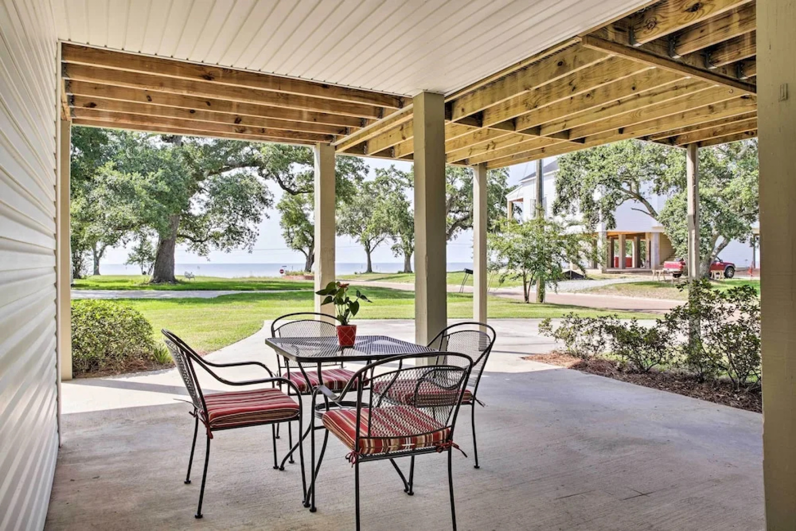 'the Palm' Bay St. Louis Home - Walk to Beach!