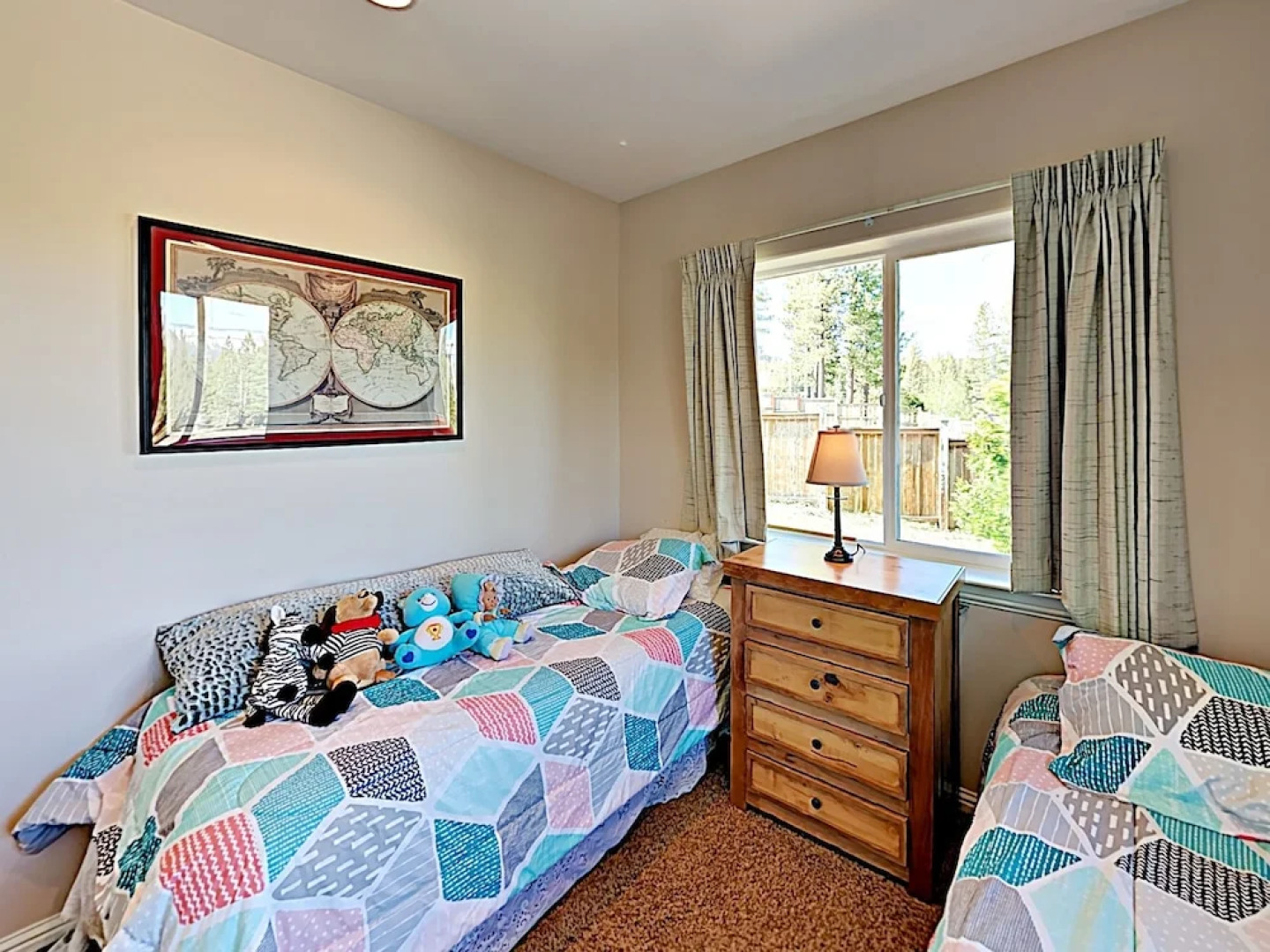 New Listing! Mountain-View Eden W/ Spacious Balcony Home