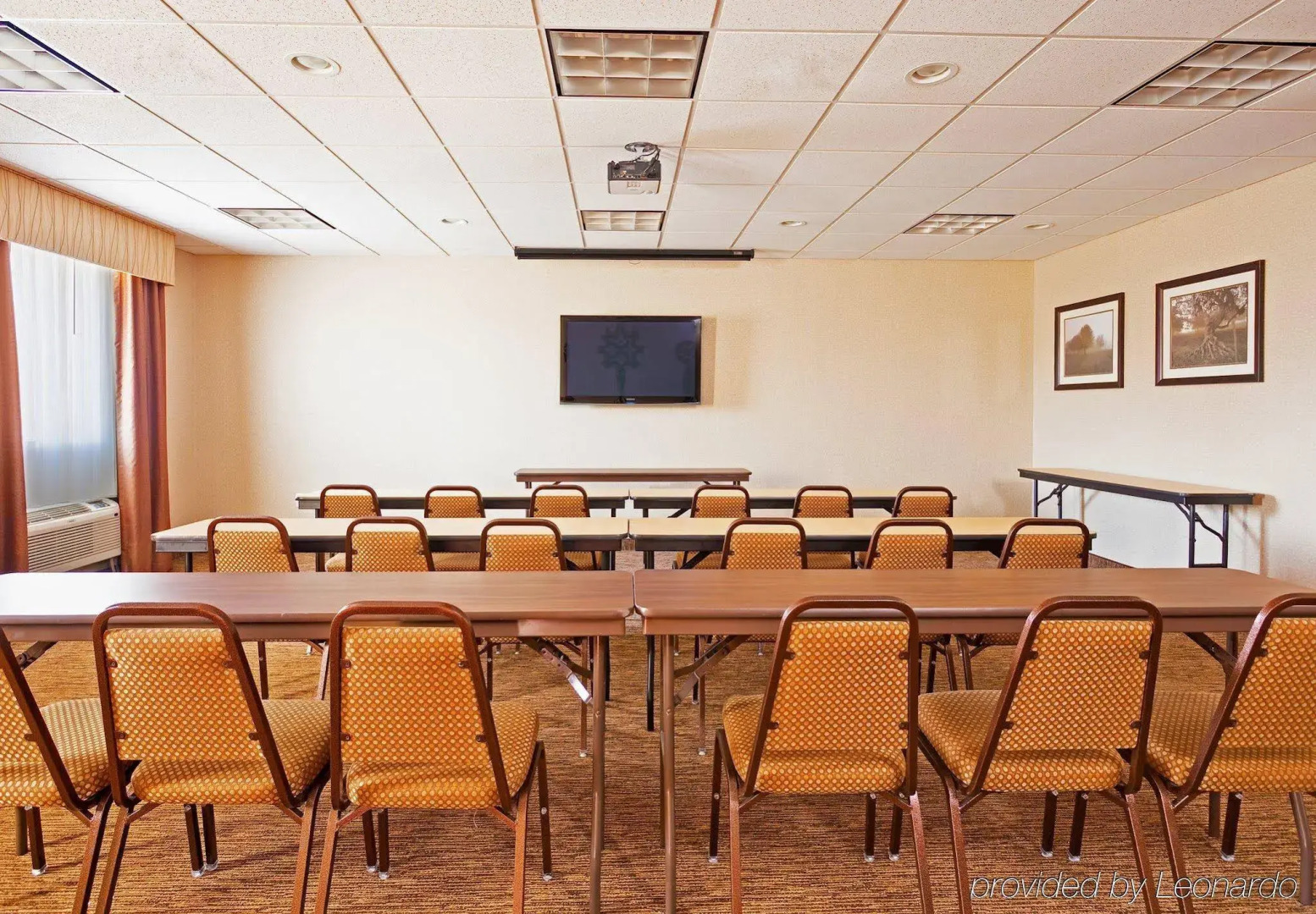 Holiday Inn Express Hotel & Suites BYRAM by IHG