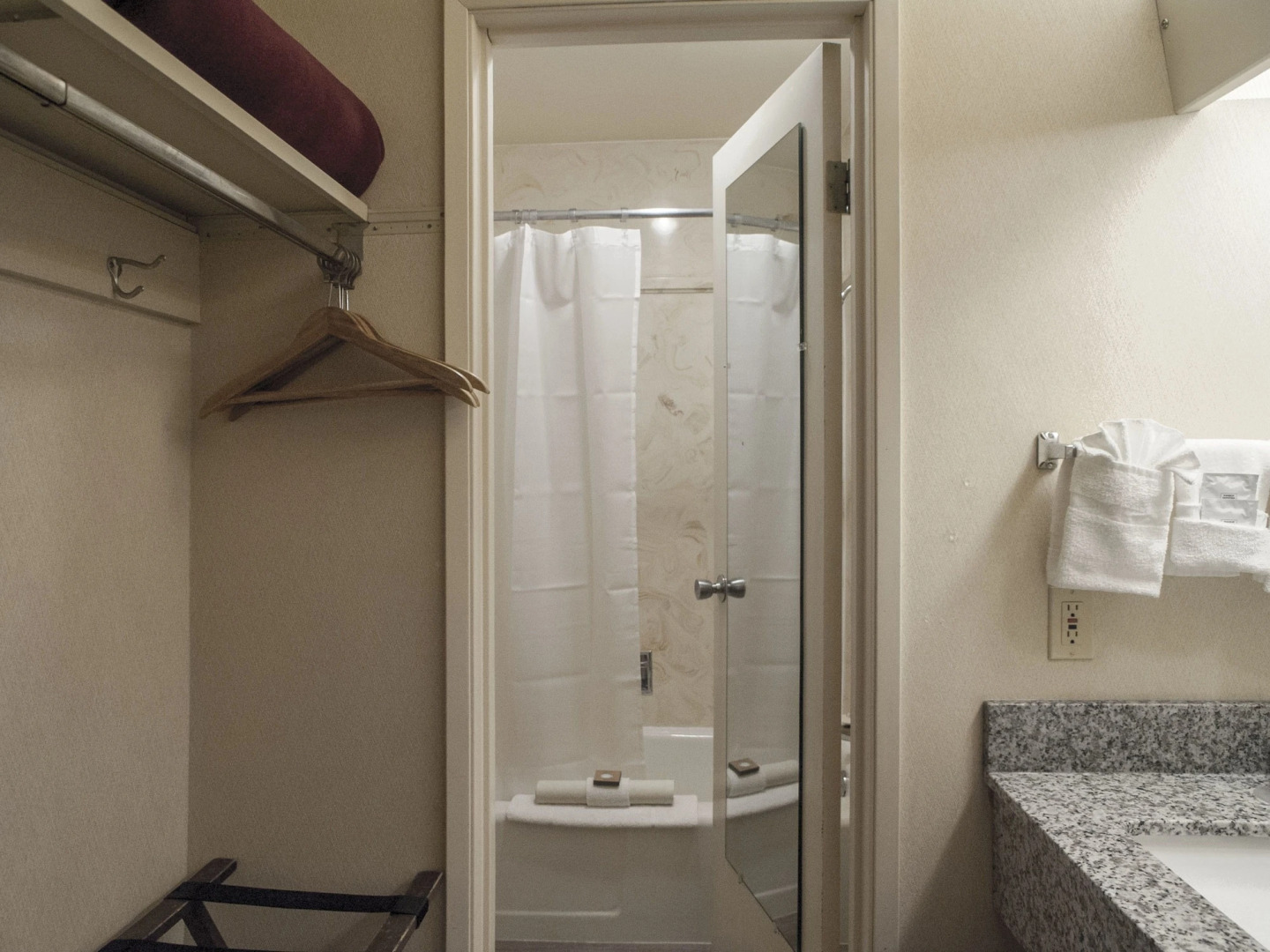 Inn At The Convention Center