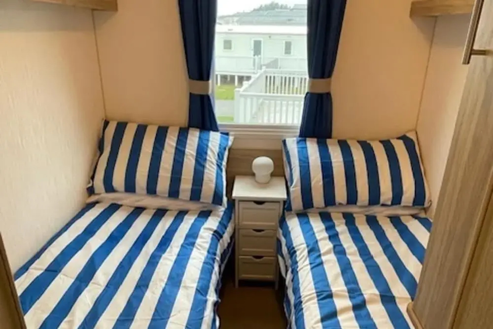 3 Bed-sleeps 8-pet Friendly-parking-sea View