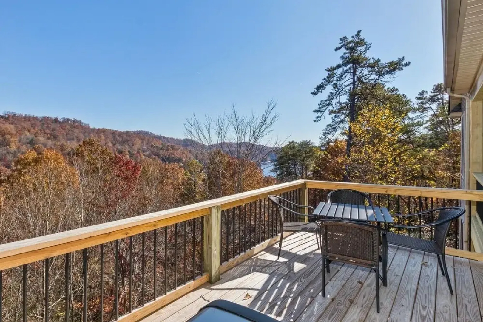 Rumbling Bald Resort Home In Lake Lure - Wifi - Community Beach, Pool, Golf And More 5 Bedroom Home by Sunscape Property Management