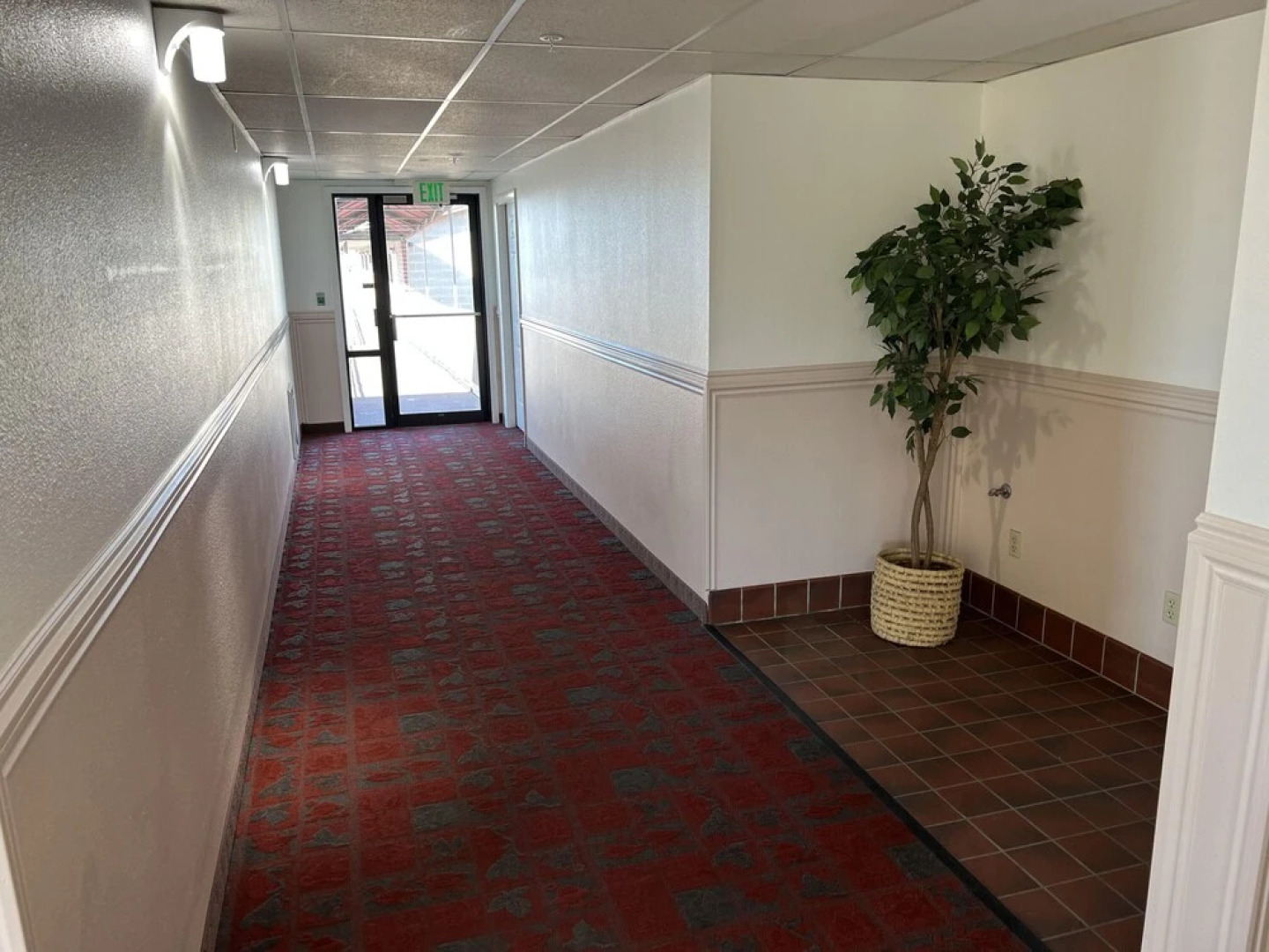 Days Inn by Wyndham Lake Point