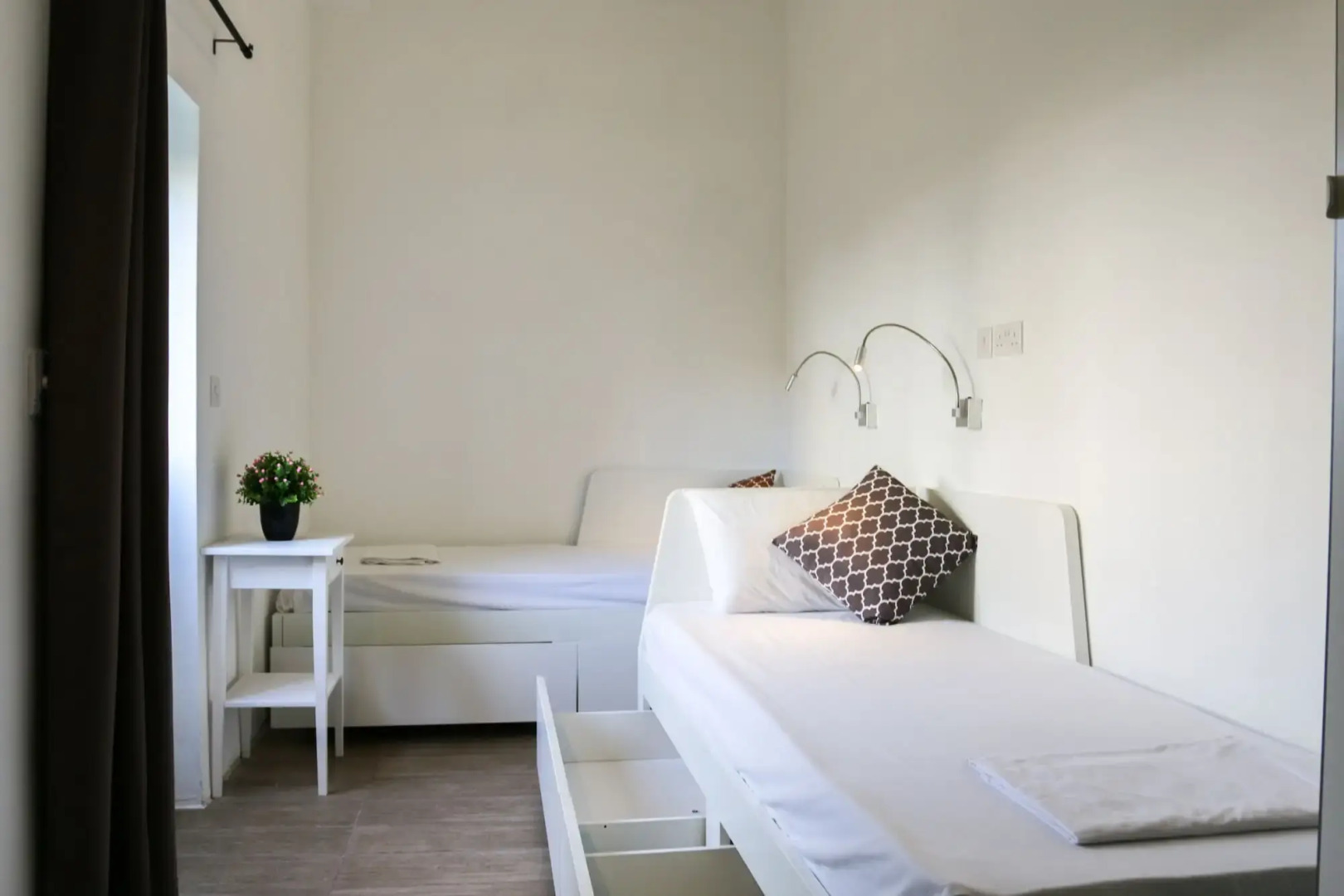 Follow the Sun Boutique Hostel - Pool, Breakfast & Sea Views