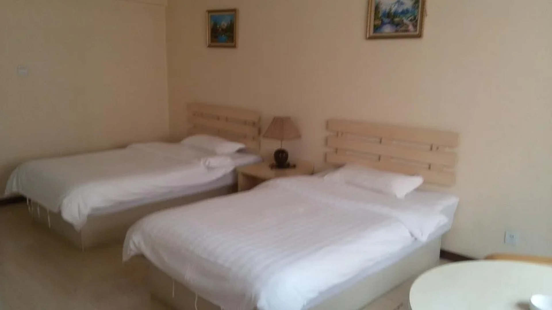 Super 9 Business Hotel