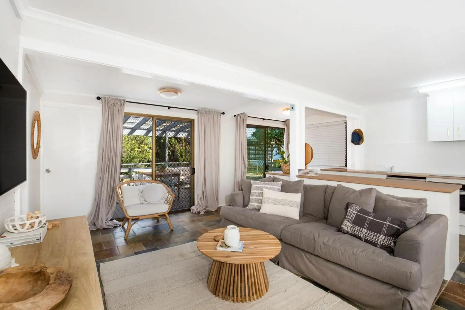 Boho - Pet Friendly - 1 Min Walk to Beach