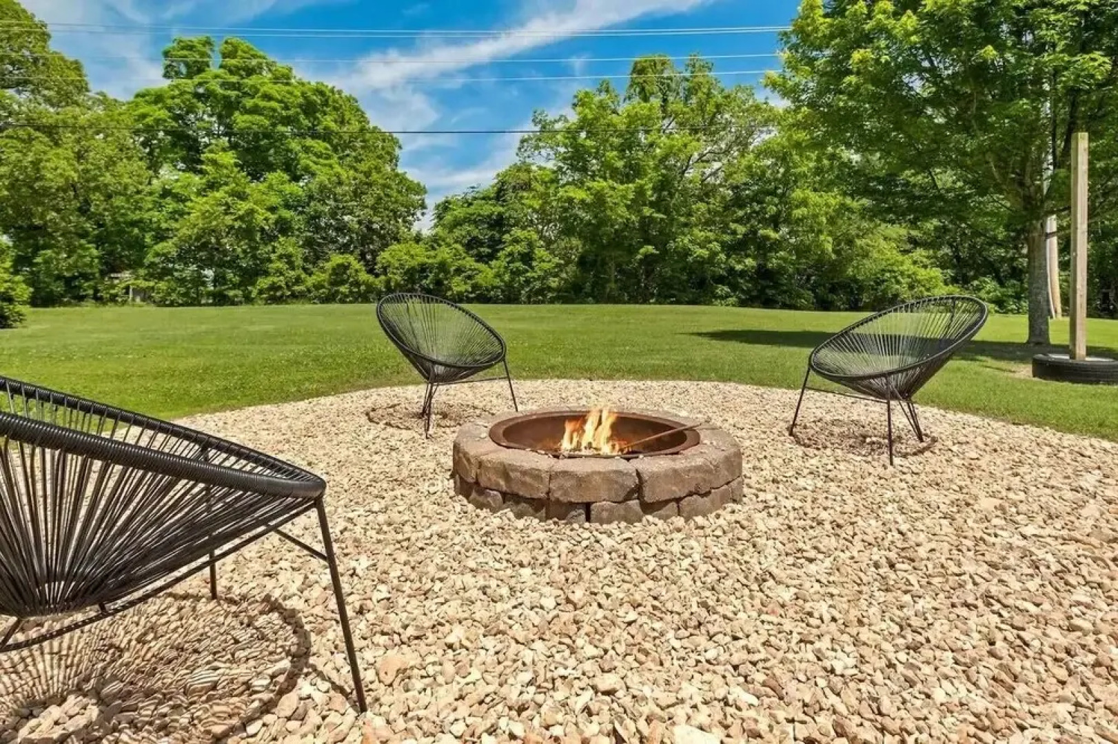 Tunnel Vision Trail Home -8 Min From Lake Windsor! 4 Bedroom Home by Redawning