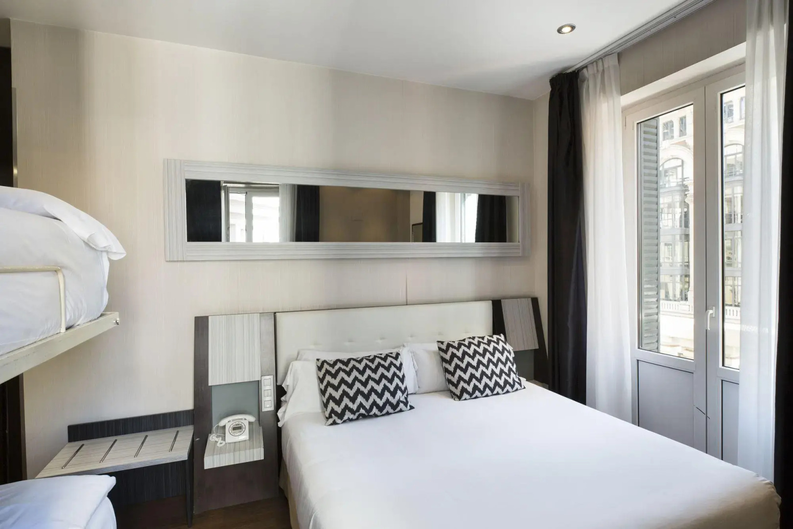 Отель Petit Palace Triball