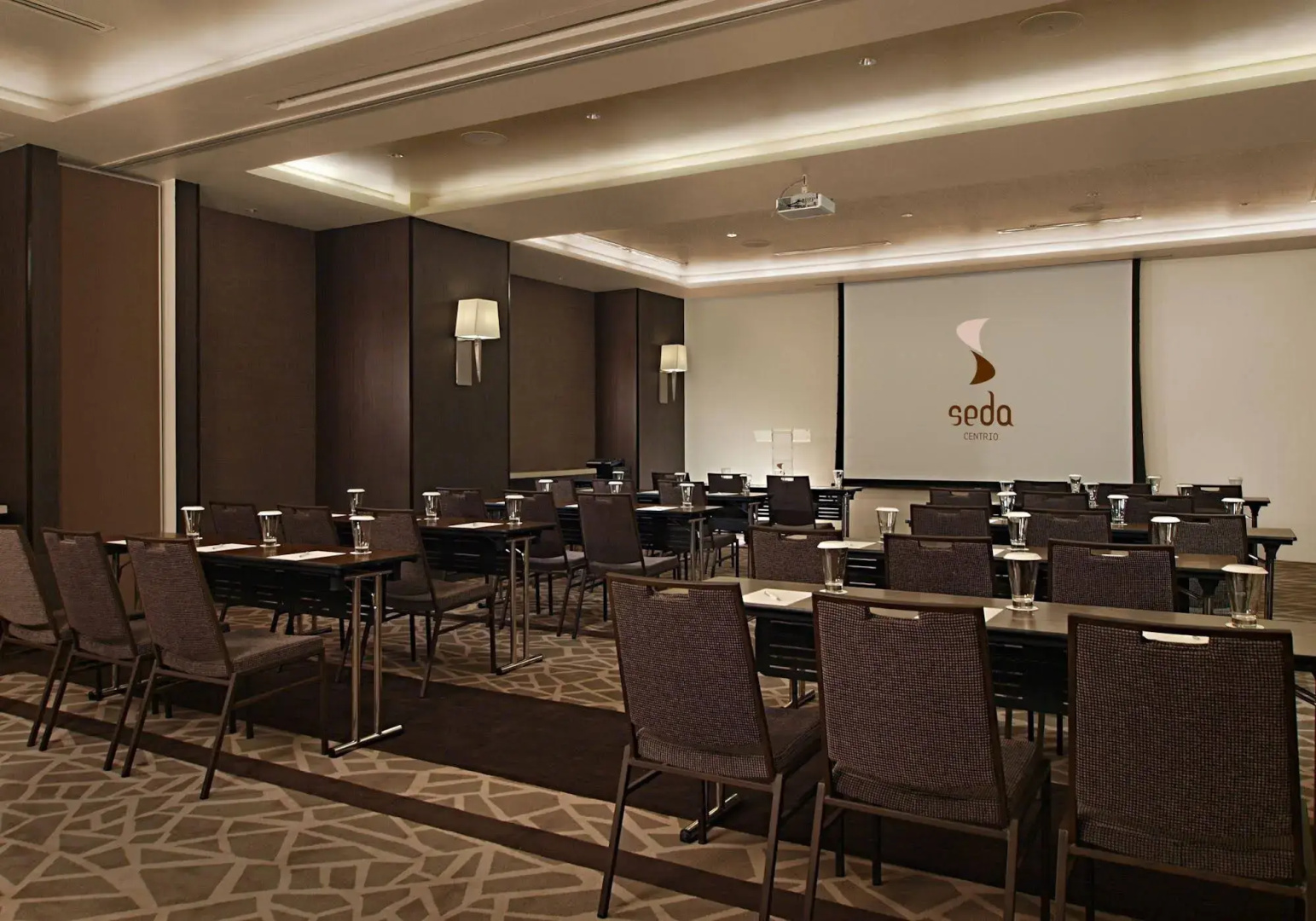 Seda Centrio - Newly Renovated