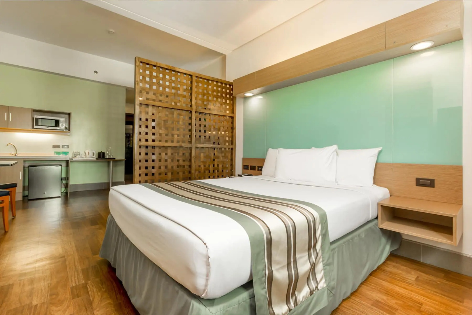 Microtel Inn & Suites by Wyndham South Forbes Near Nuvali