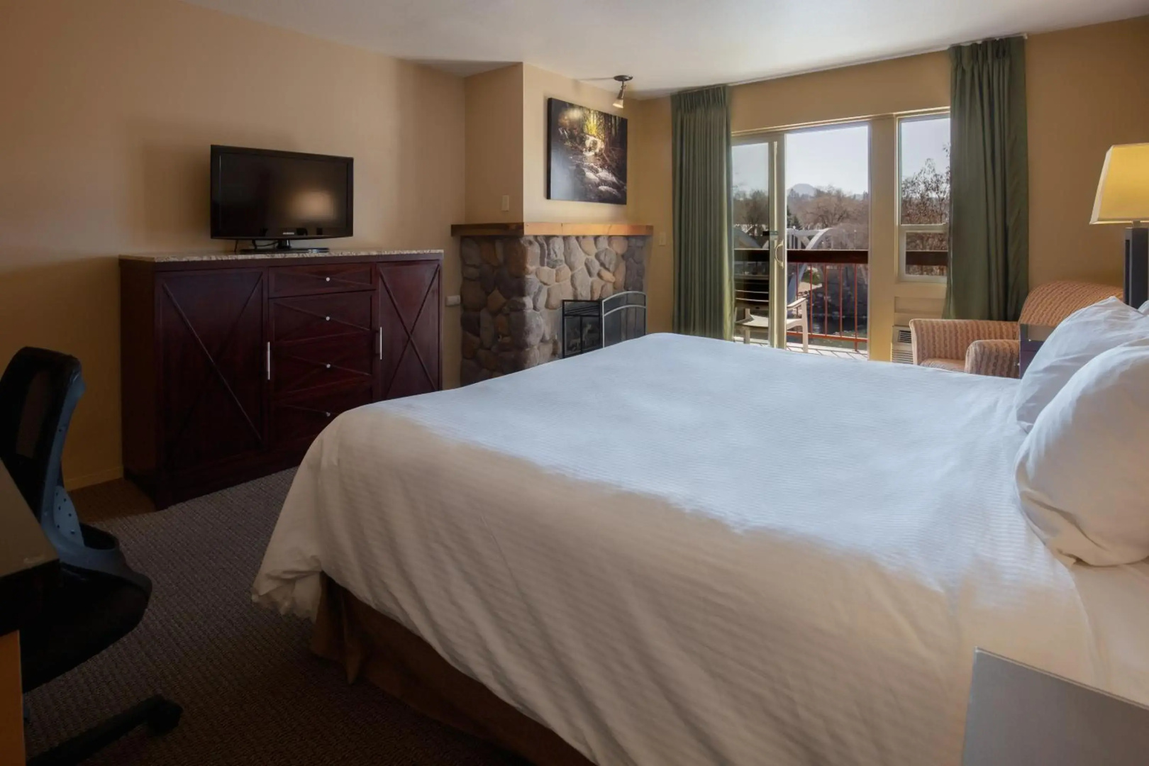 Riverside Inn
