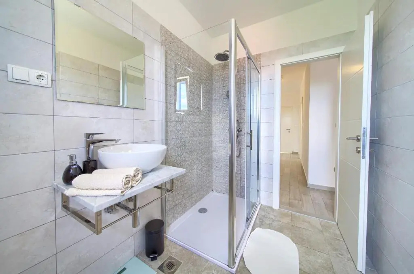 Apartments Mali Nono