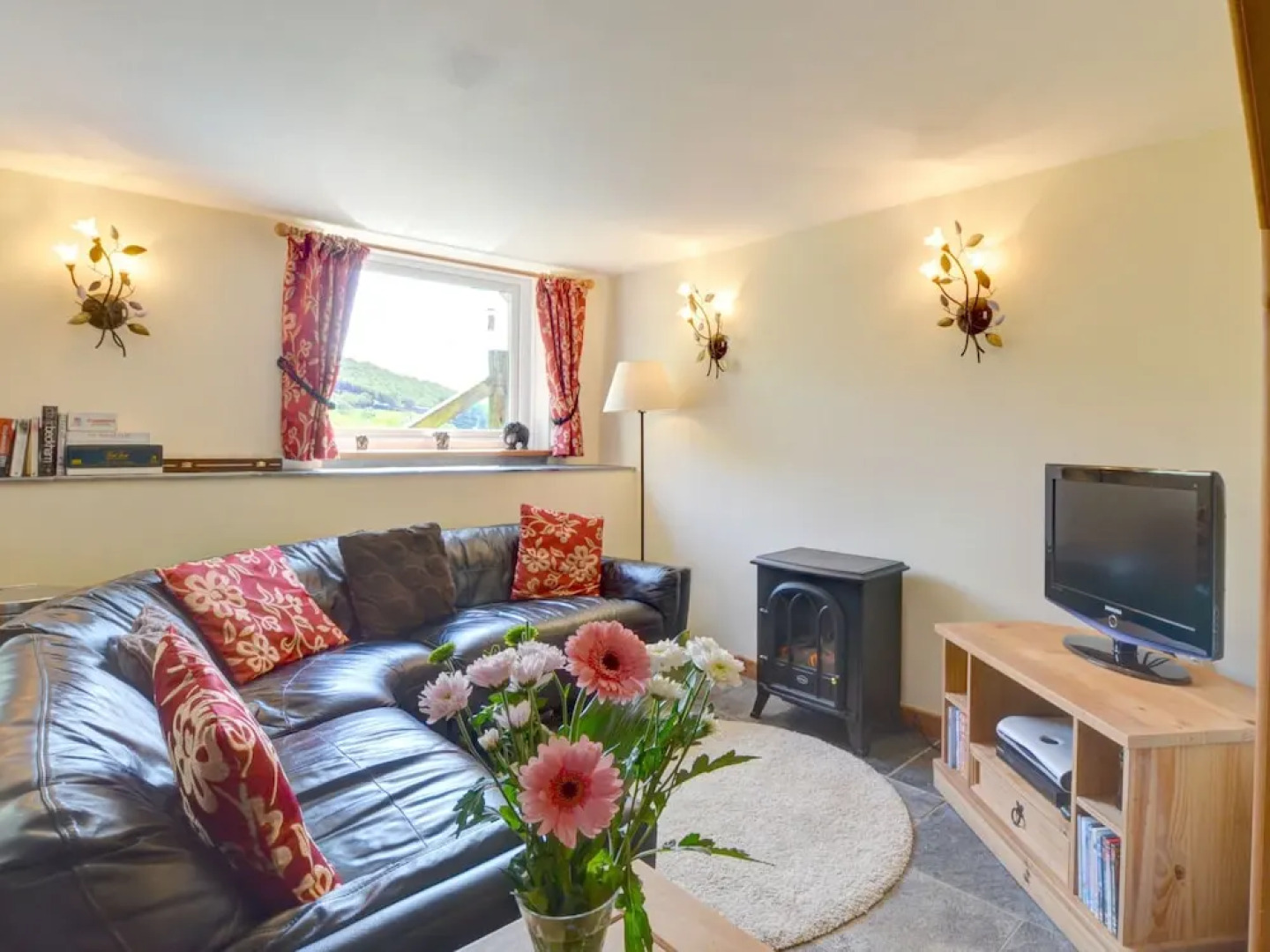 Charming Holiday Home in Llangurig With Garden