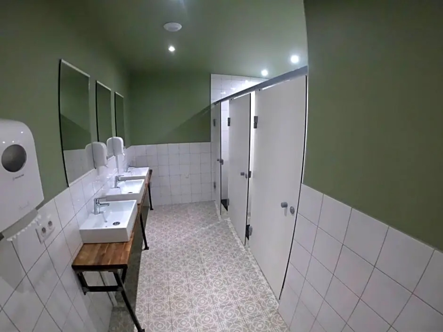 Georges Hostel & Café