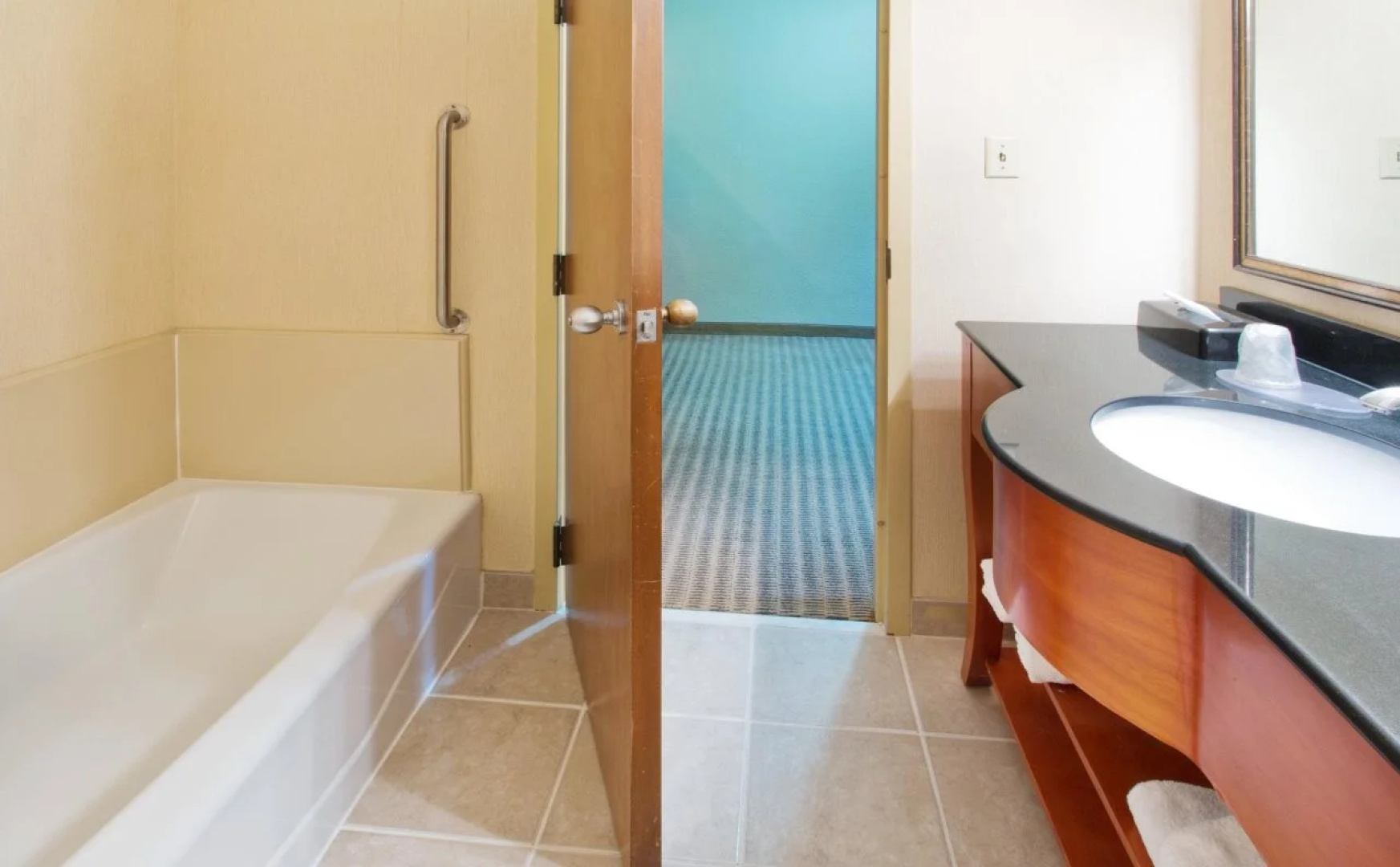 Holiday Inn Express & Suites Irving Dfw Airport North by IHG