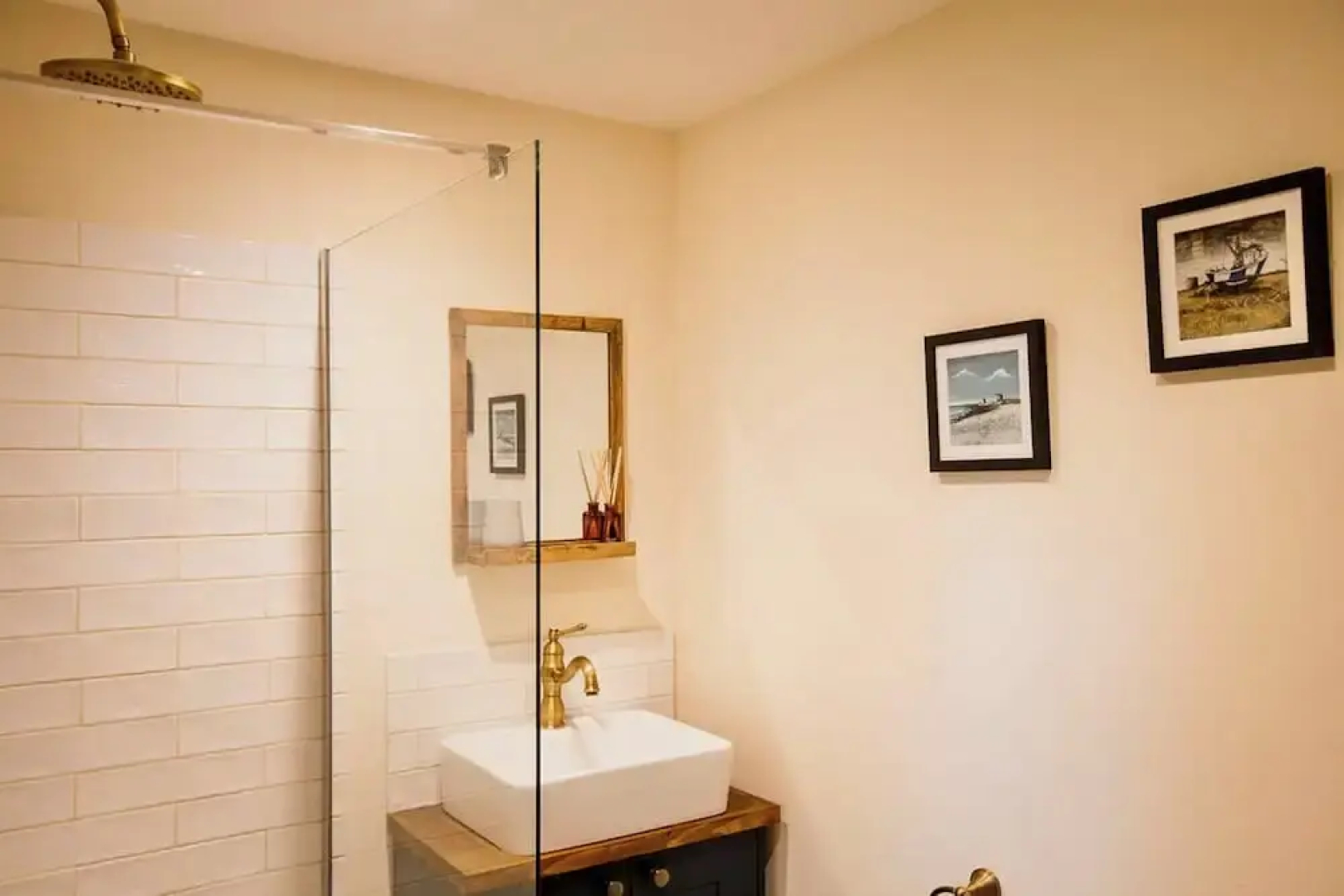 Hayne Barn Estate - Private Estate : 6 Eco Lodges - 1 Studio