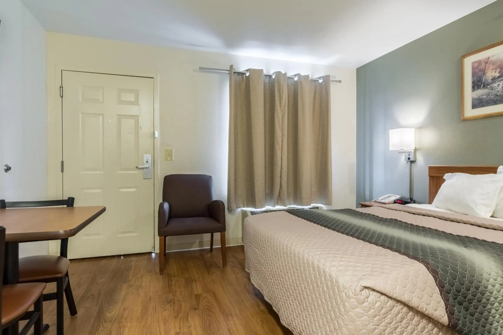 HomeTowne Studios by Red Roof Denver - Lakewood West