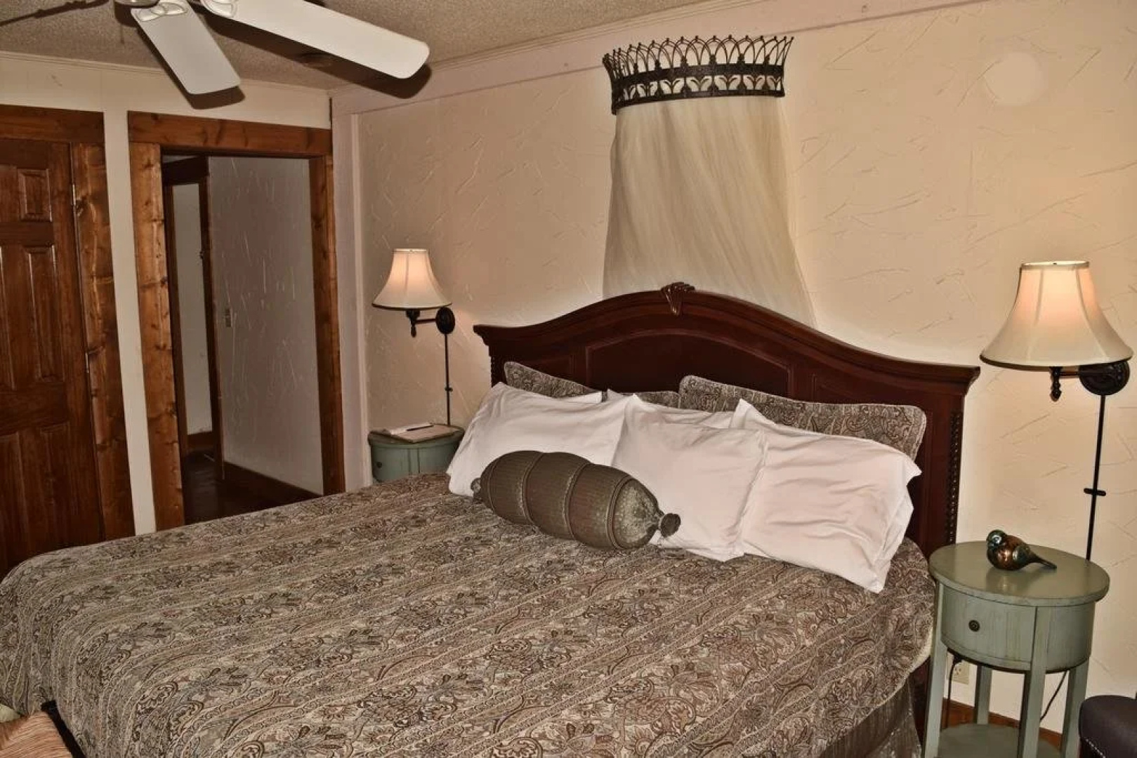 The Overlook Inn Bed and Breakfast