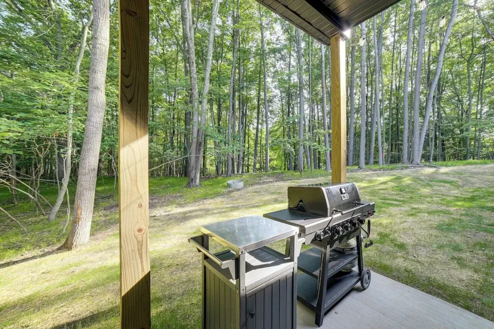 Lake Access, Pools & More: Family Home in Stanwood