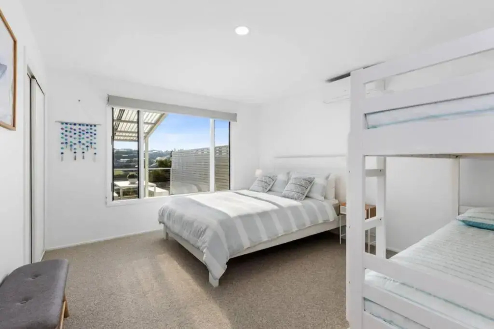 SALTWATER HOUSE - Opposite the beach and views over the lake!