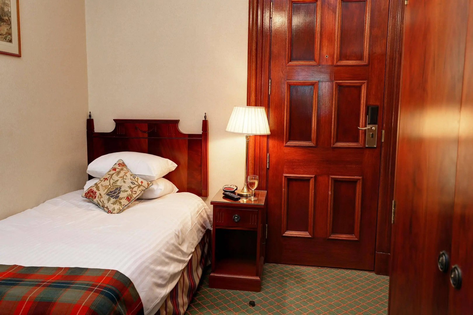 Cartland Bridge Hotel