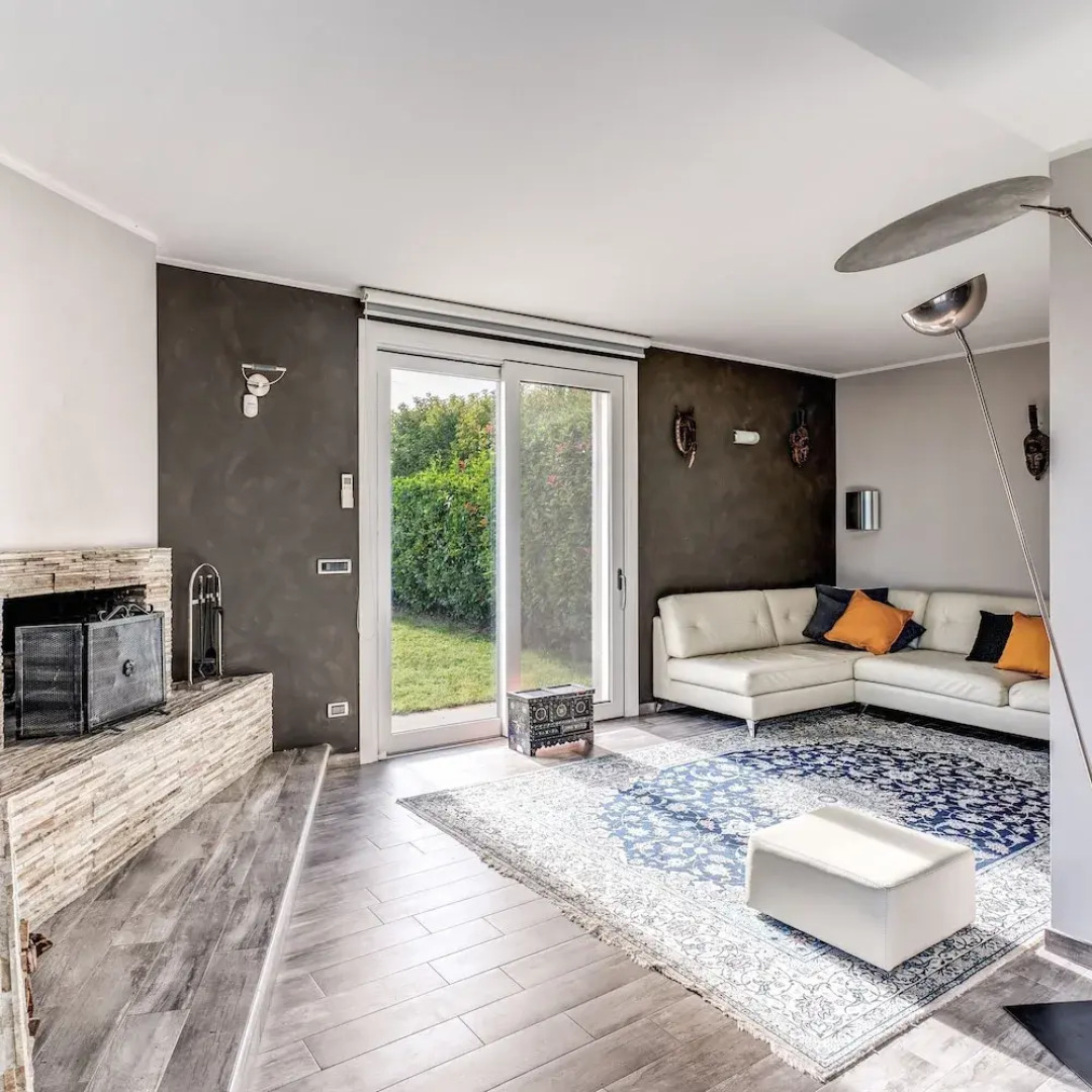 F Tale Country House