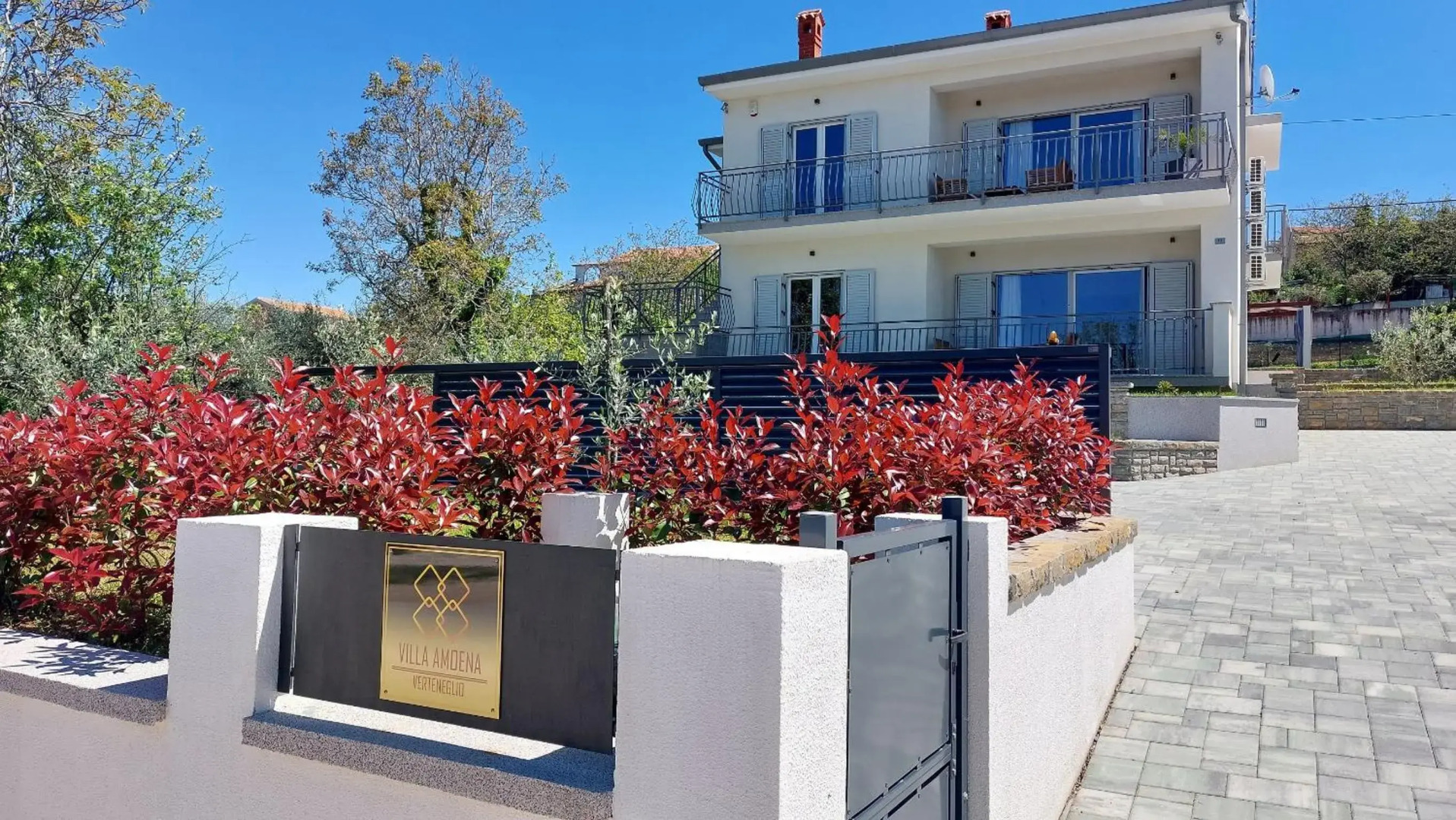 Villa Amoena with pool and sauna near Novigrad