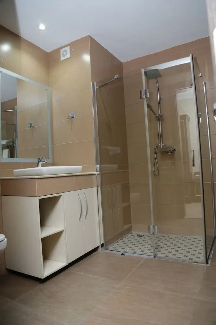 Oak Haven Hotel And Suites