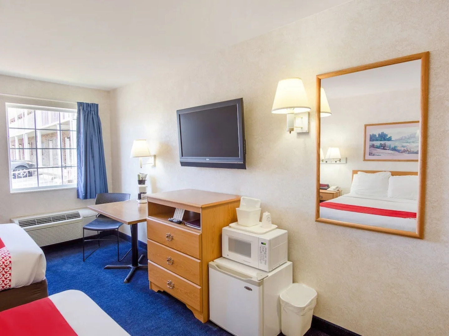 Econo Lodge Inn & Suites Lake Of The Ozarks