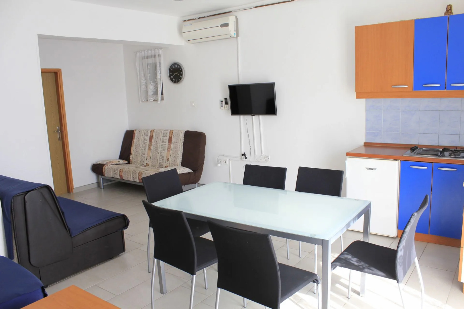 Apartment Vik - 250 m from beach A1 Brodarica, Riviera Sibenik