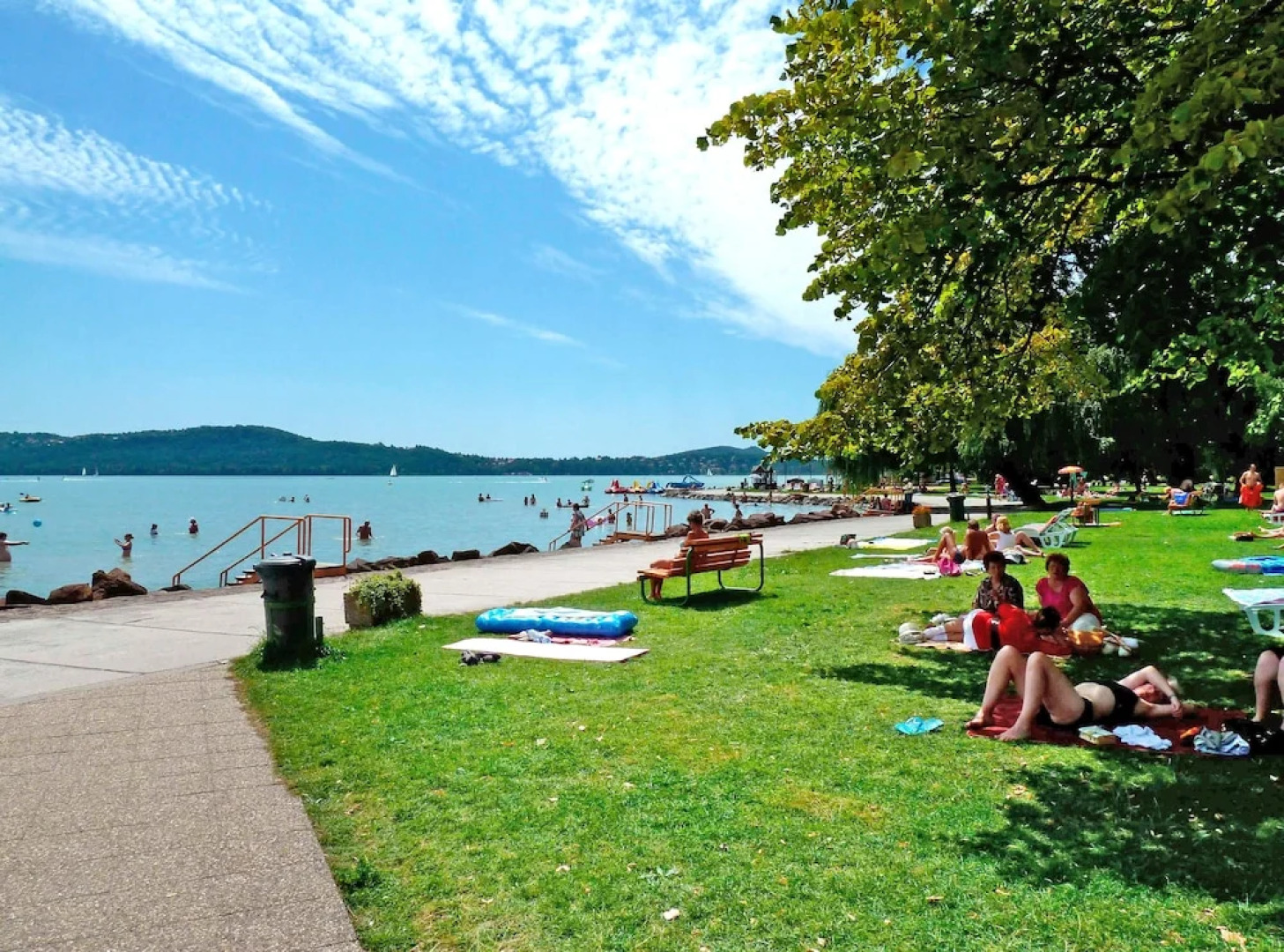 Happy Camp mobile homes in Füred Camping