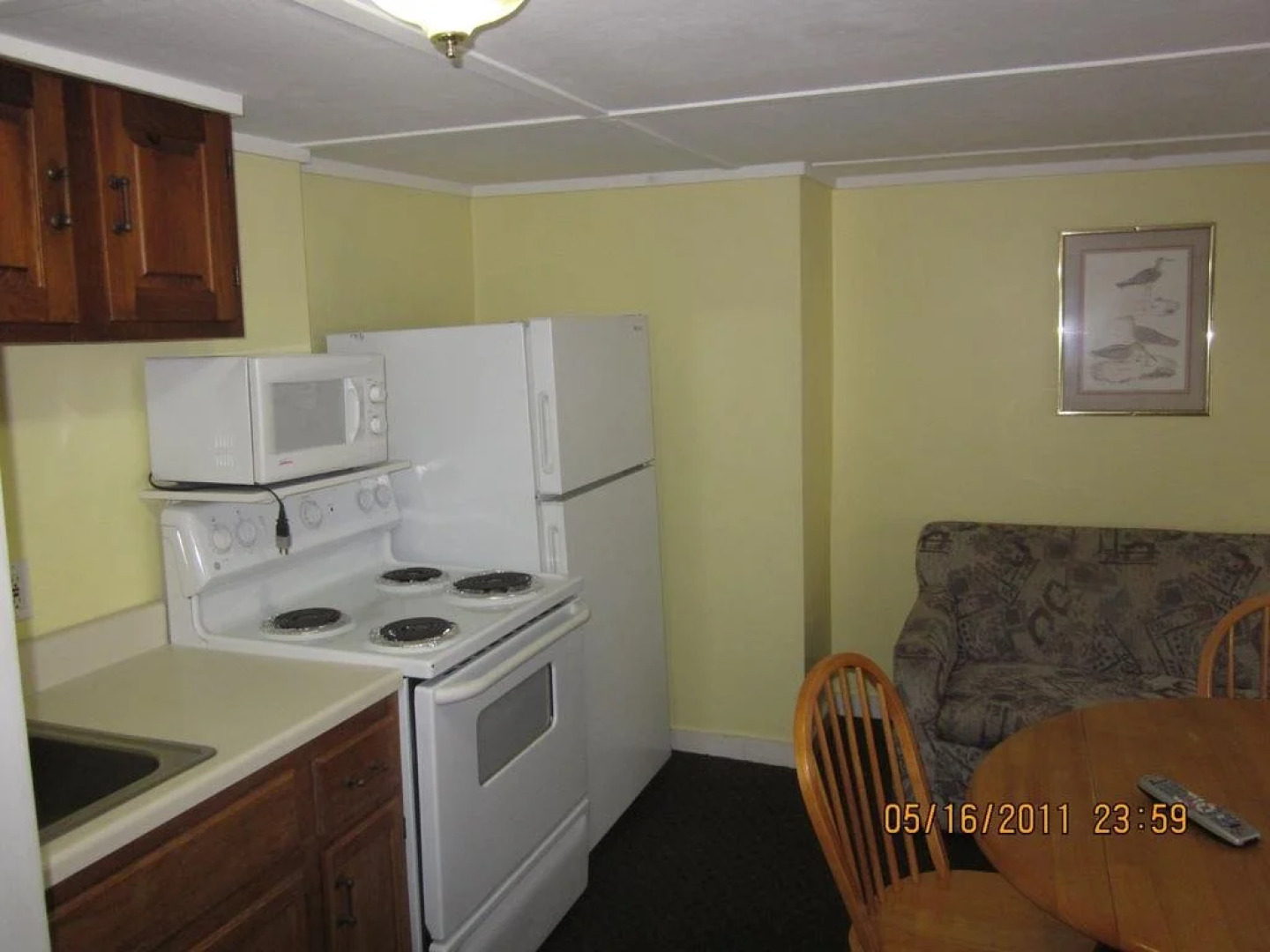 Colonial Motel Suites