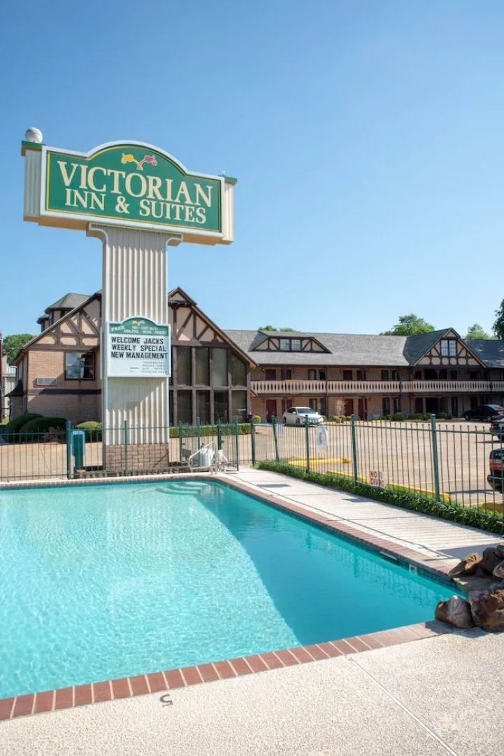 Victorian Inn & Suites