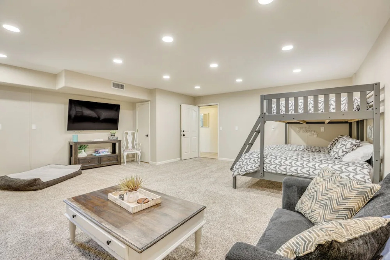 Hike, Sled & Snowshoe! Family Retreat in Payson