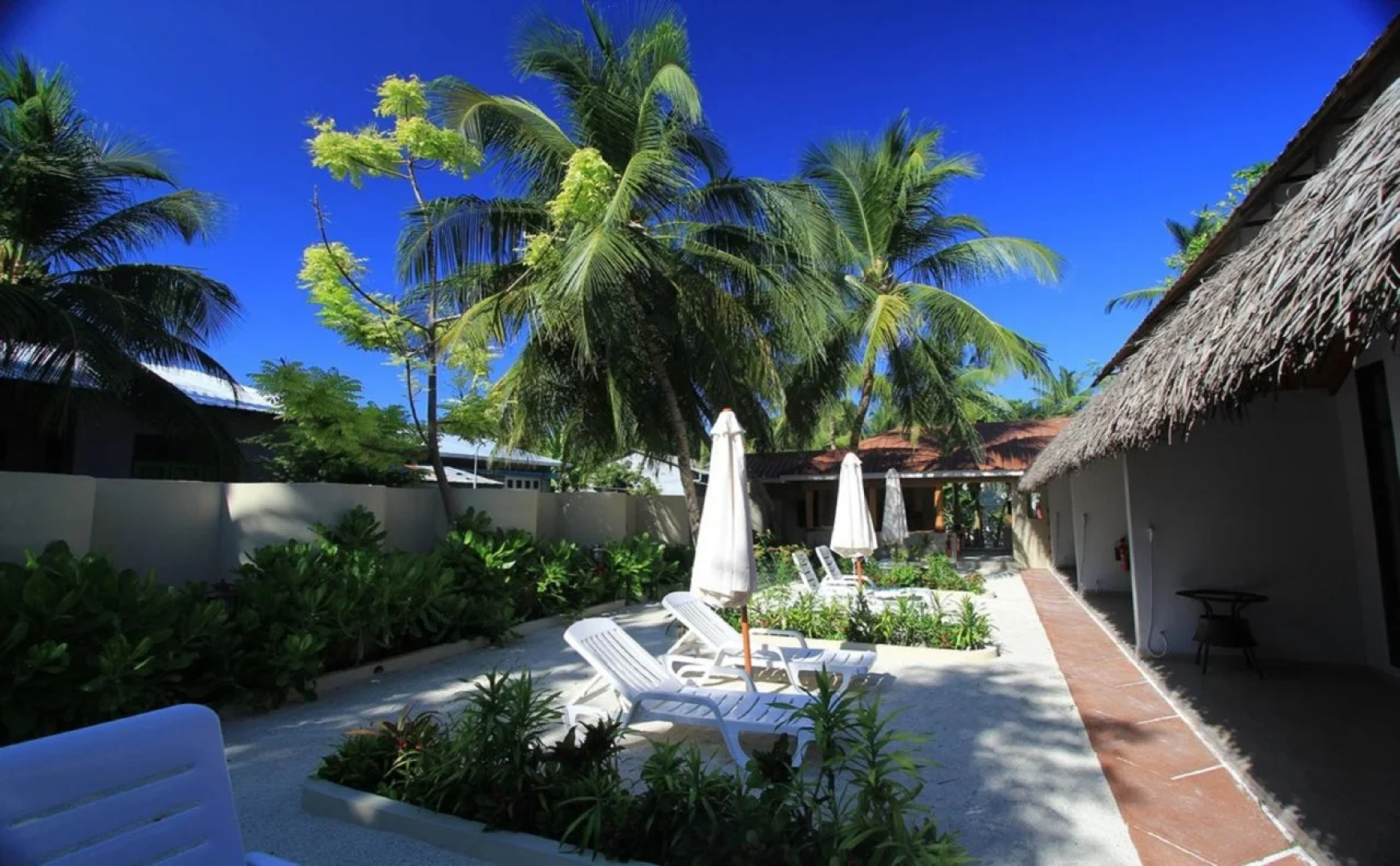 Local Island Inn