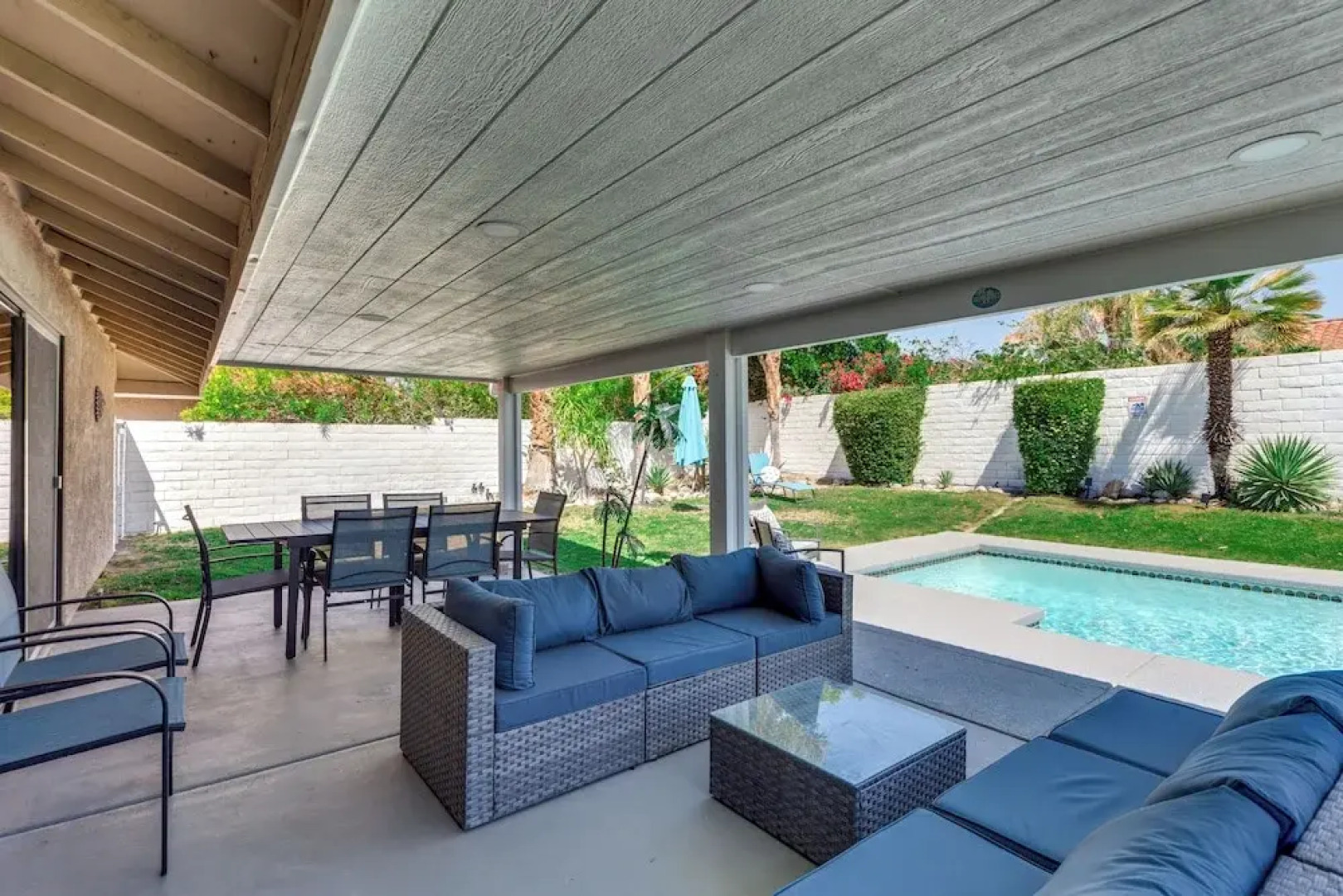 Game Room, Hot Tub & Mtn Views: Palm Springs Gem