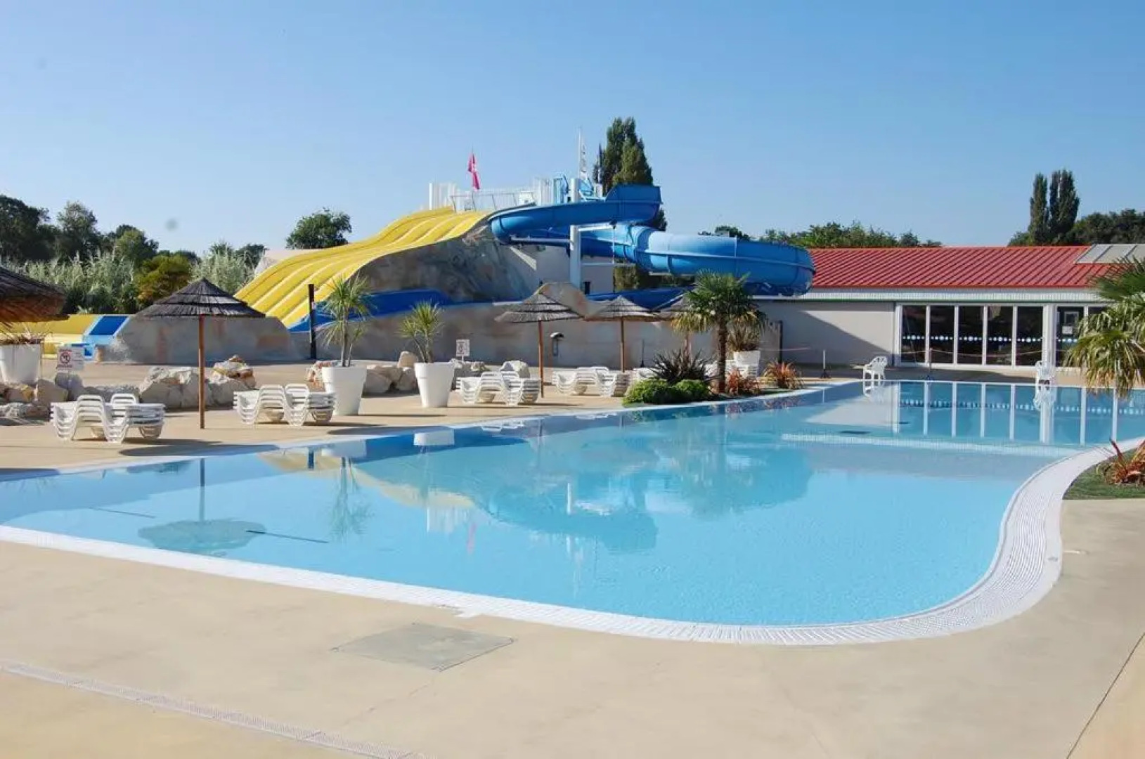 Mobil home 3 chambres 2 salles de bains au camping 4 étoiles MH276 aux charmettes