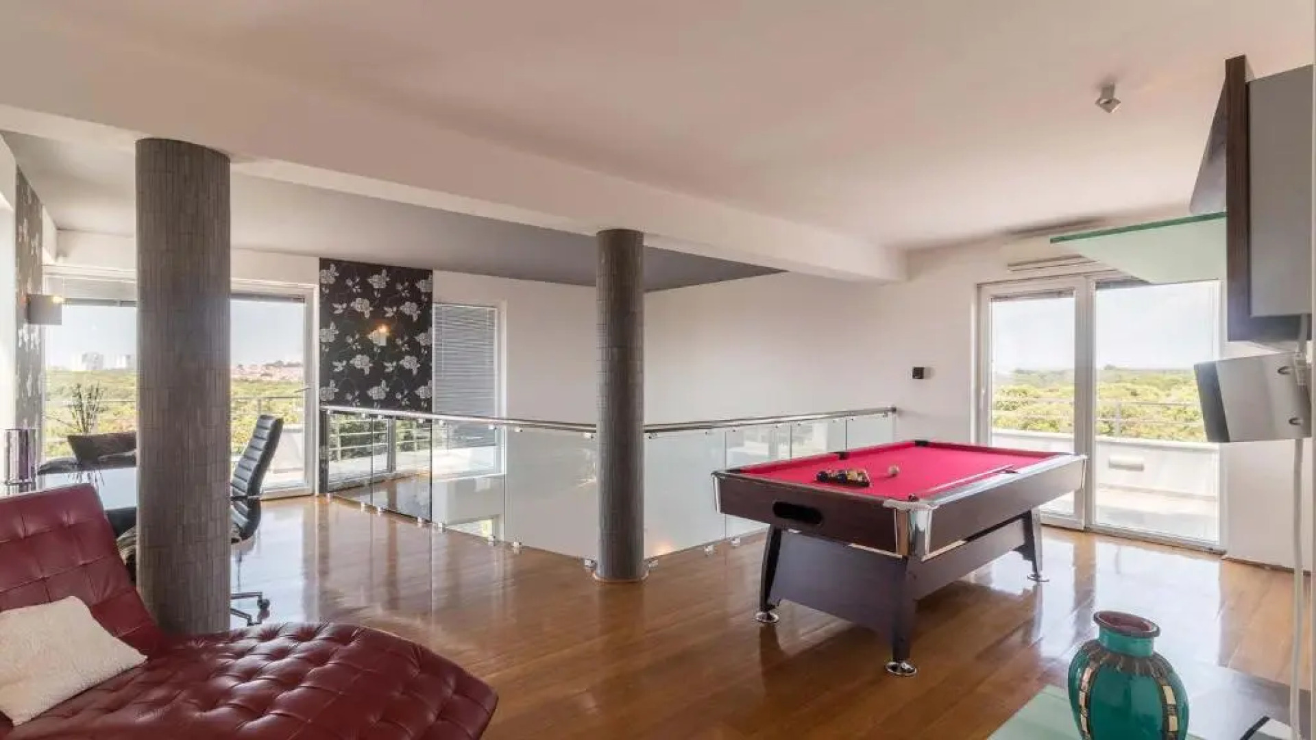 Luxury villa Nicol with pool and sea view 300m from the beach