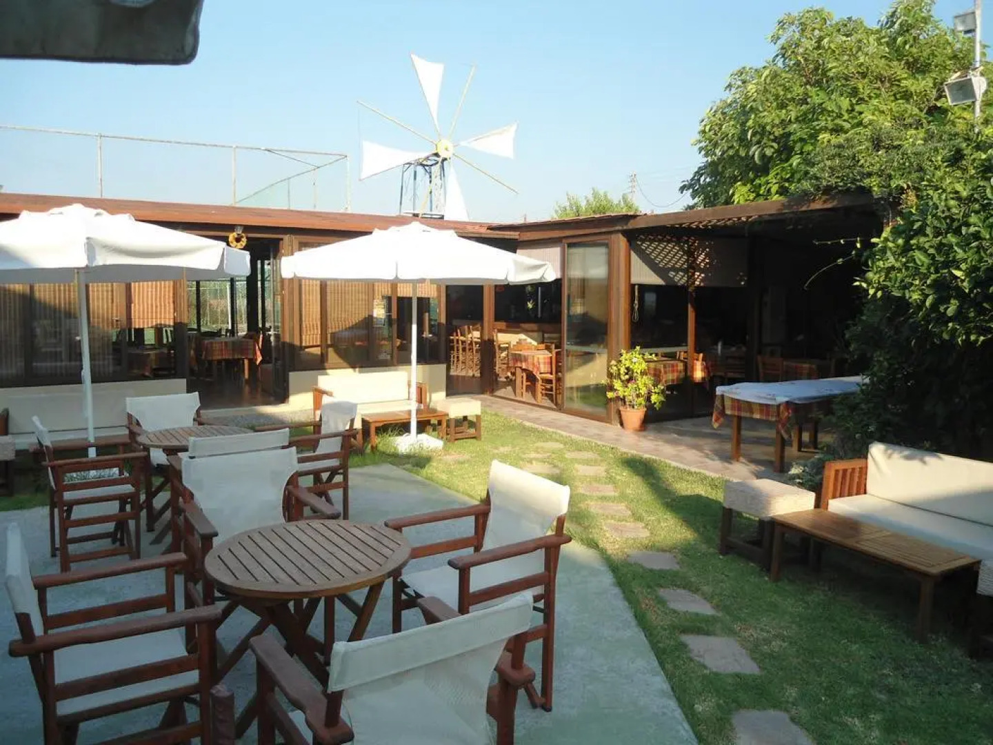 Evi Apartments And Studios