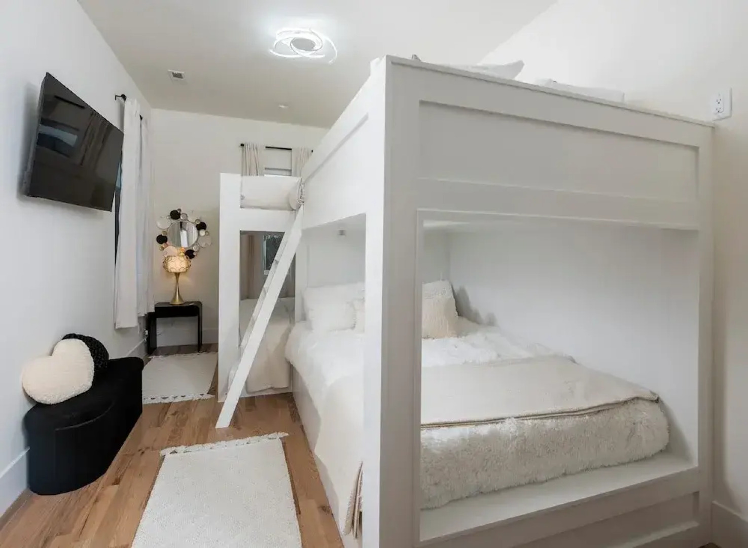 Large Groups - Rooftop Pools - Sleeps 24