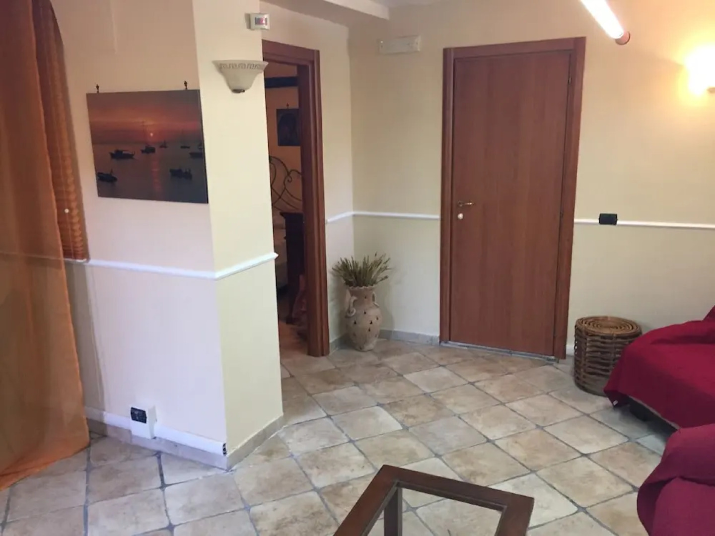 Lavish Holiday Home in Napoli With Swimming Pool