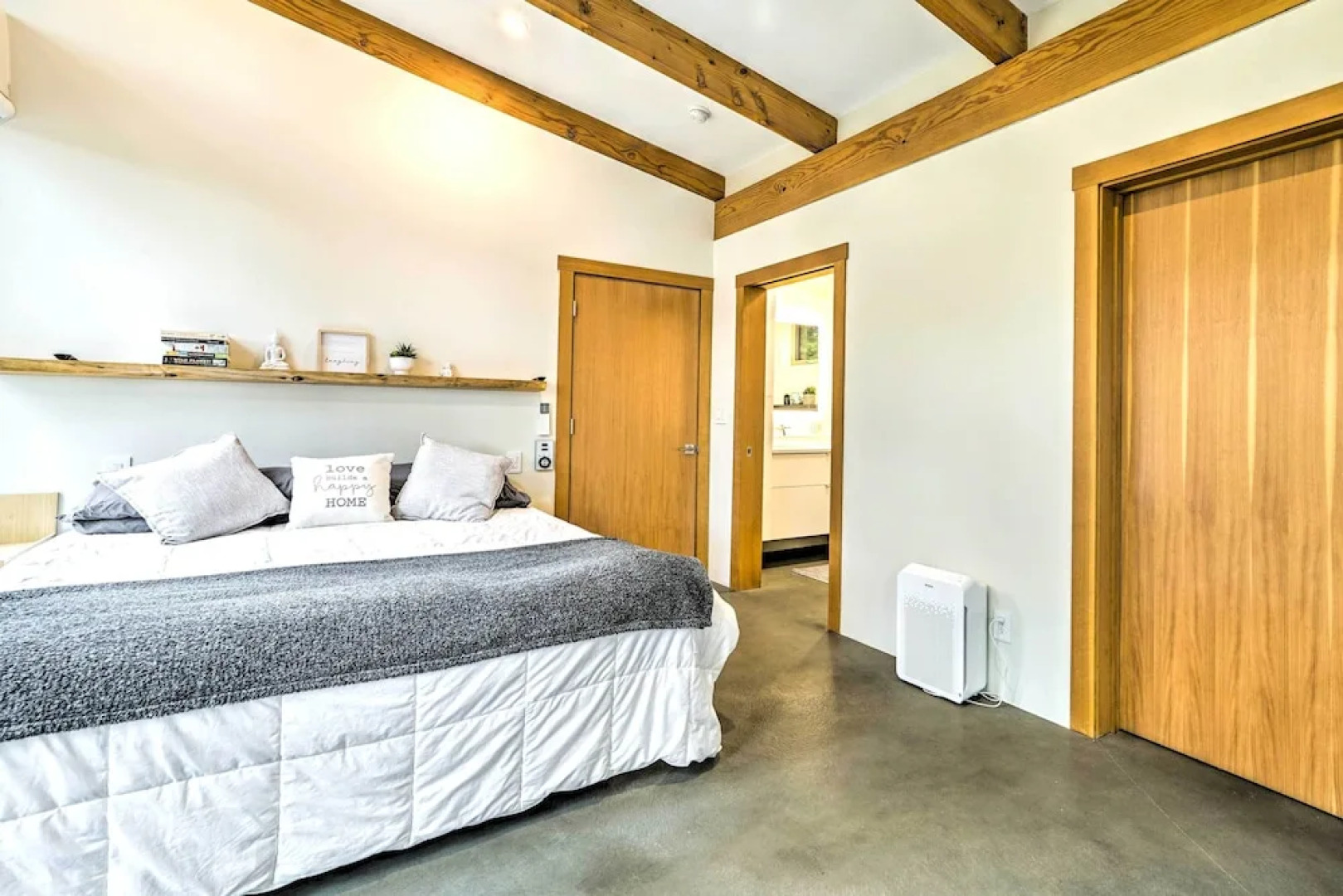 Gold Bar Cabin on Skykomish River: Heated Swim Spa