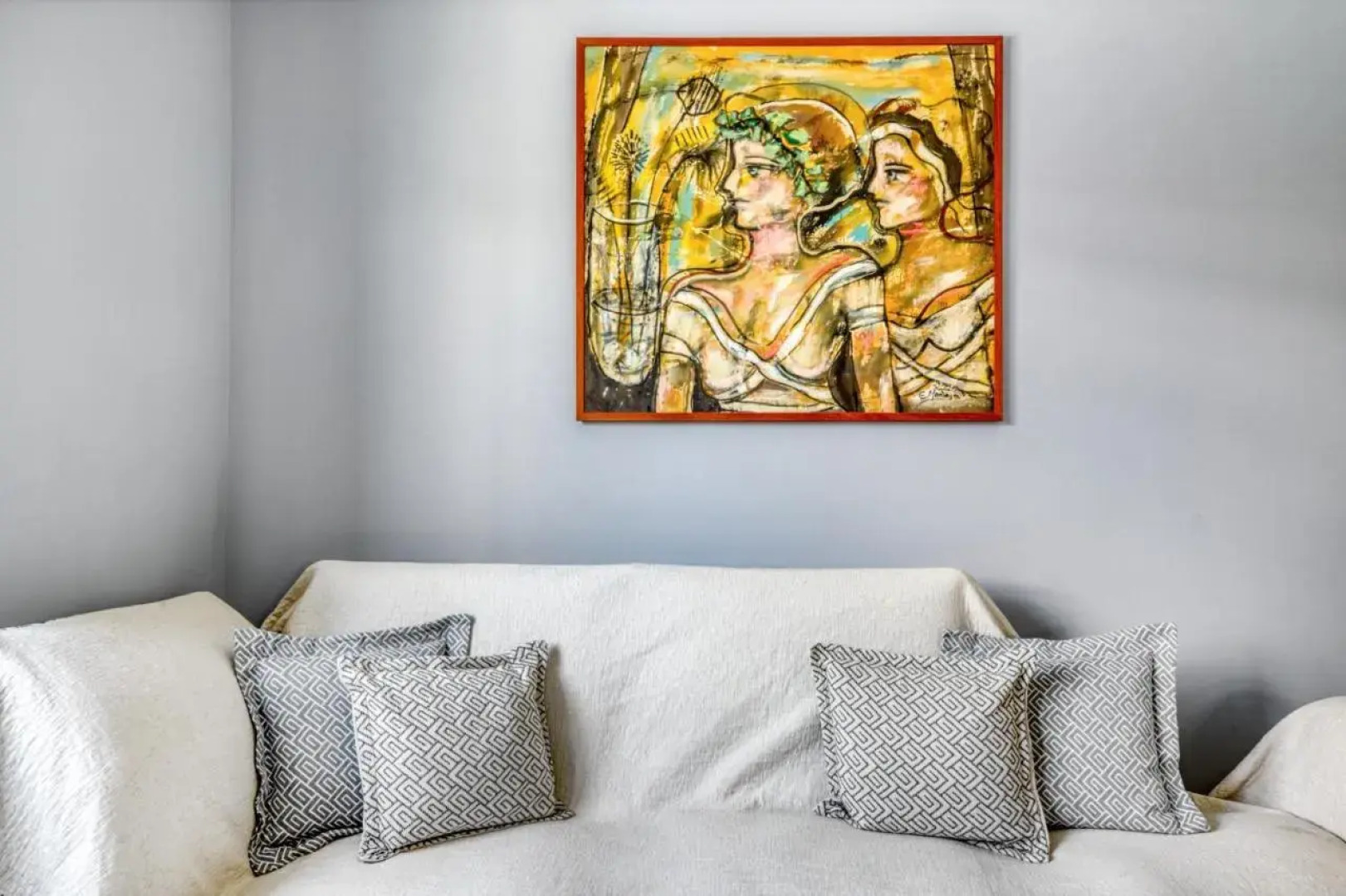 Spacious flat with courtyard and private parking!