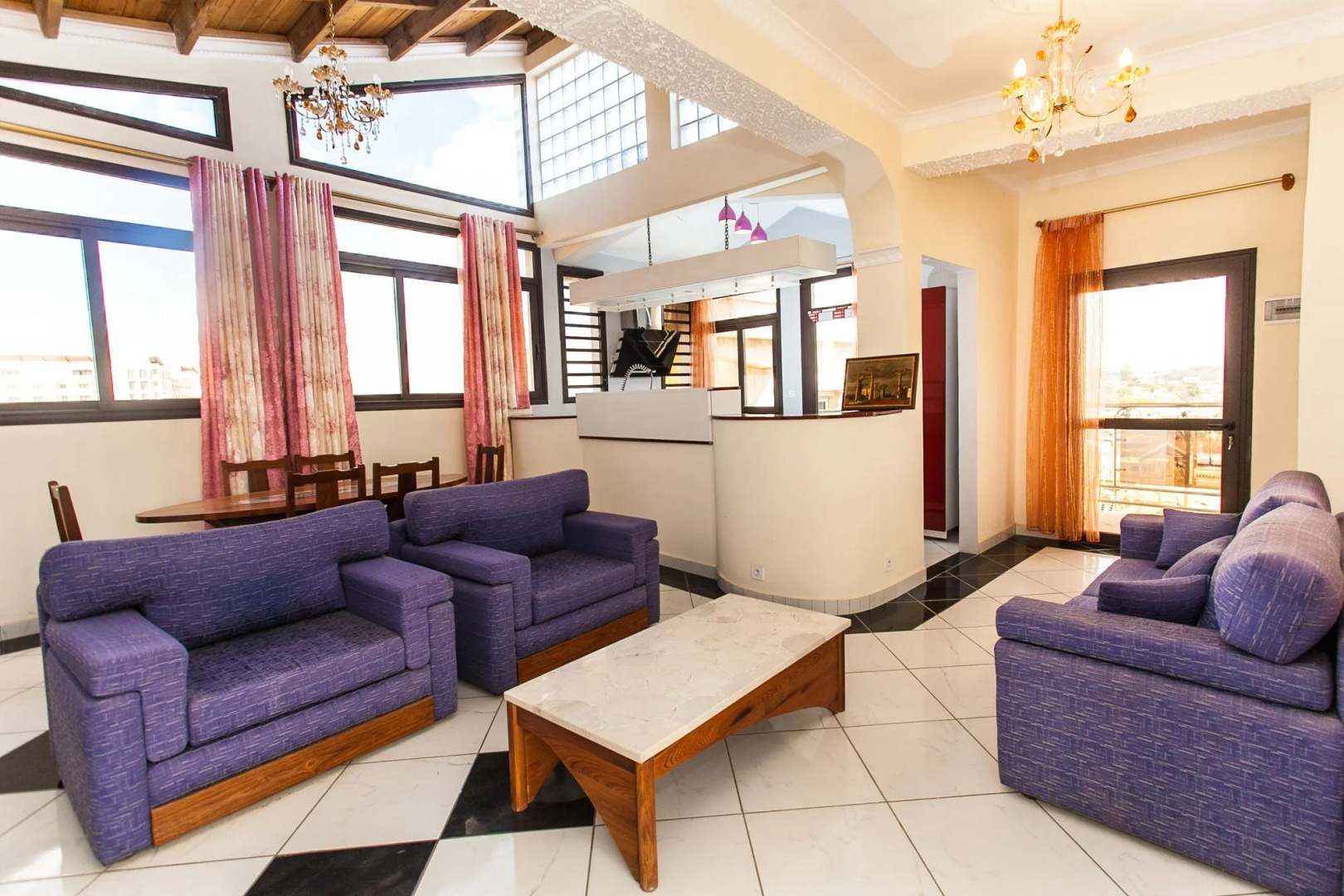 Oceanis Home & Voyages