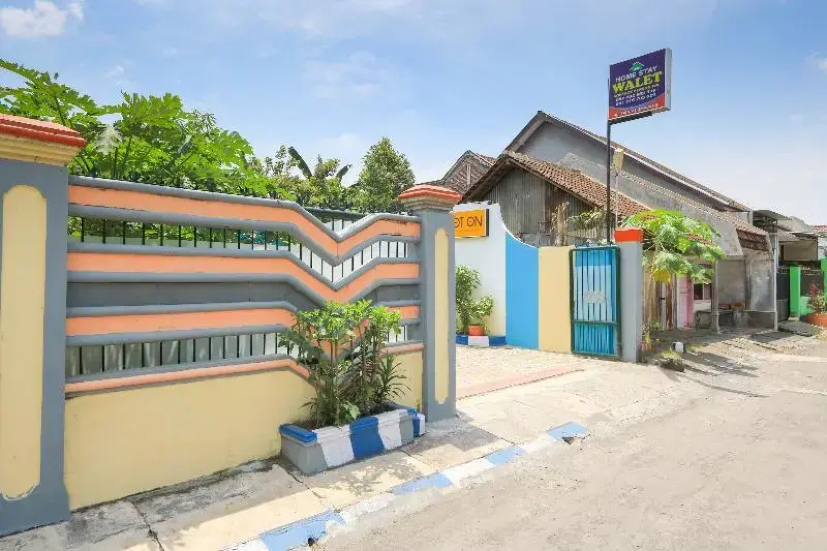 SPOT ON 2440 Wallet Family Residence