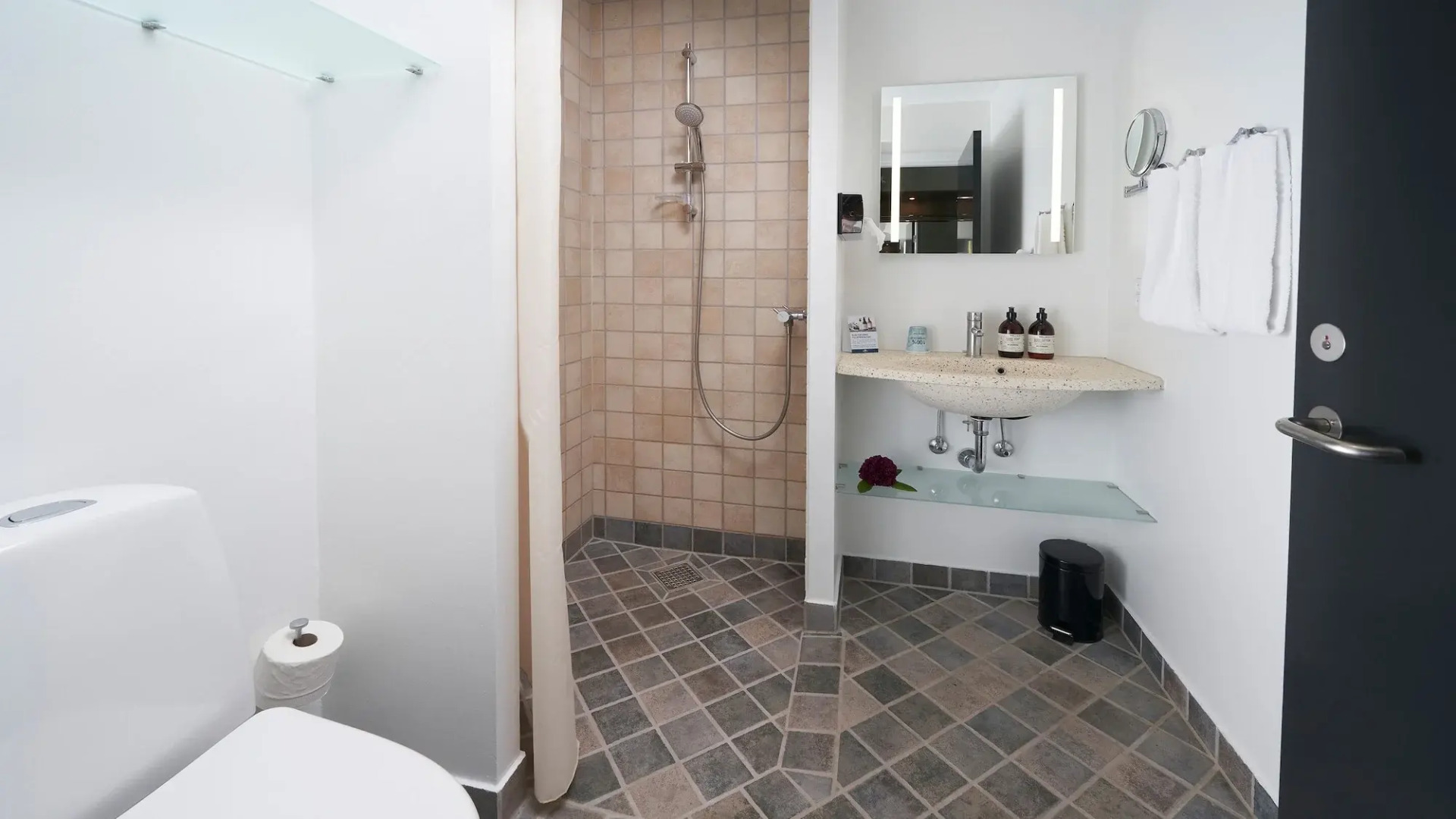 Trinity Hotel Og Konference