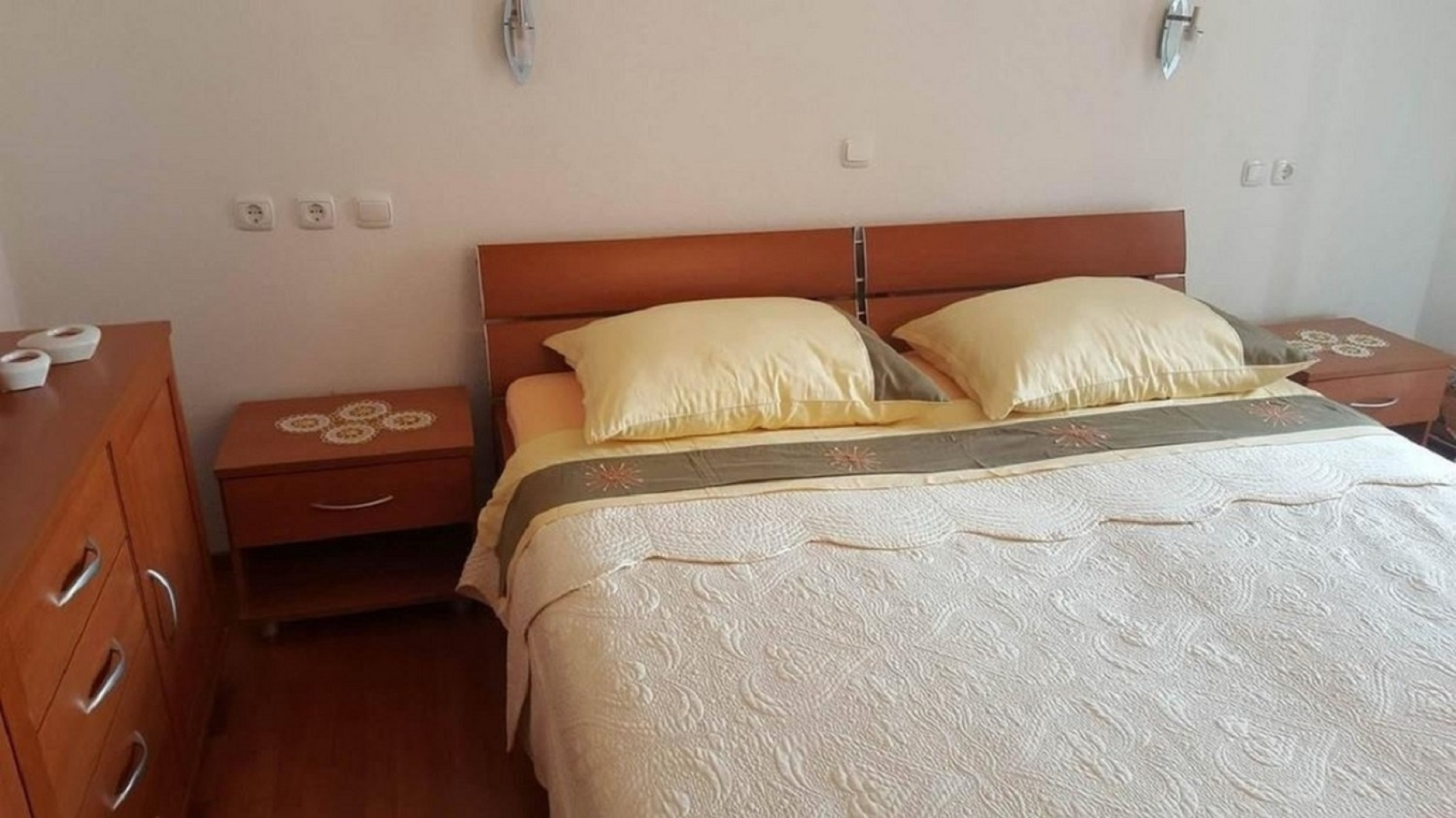 Apartment Lemar - parking and barbecue: A5 YELLOW SKY Bol, Island Brac